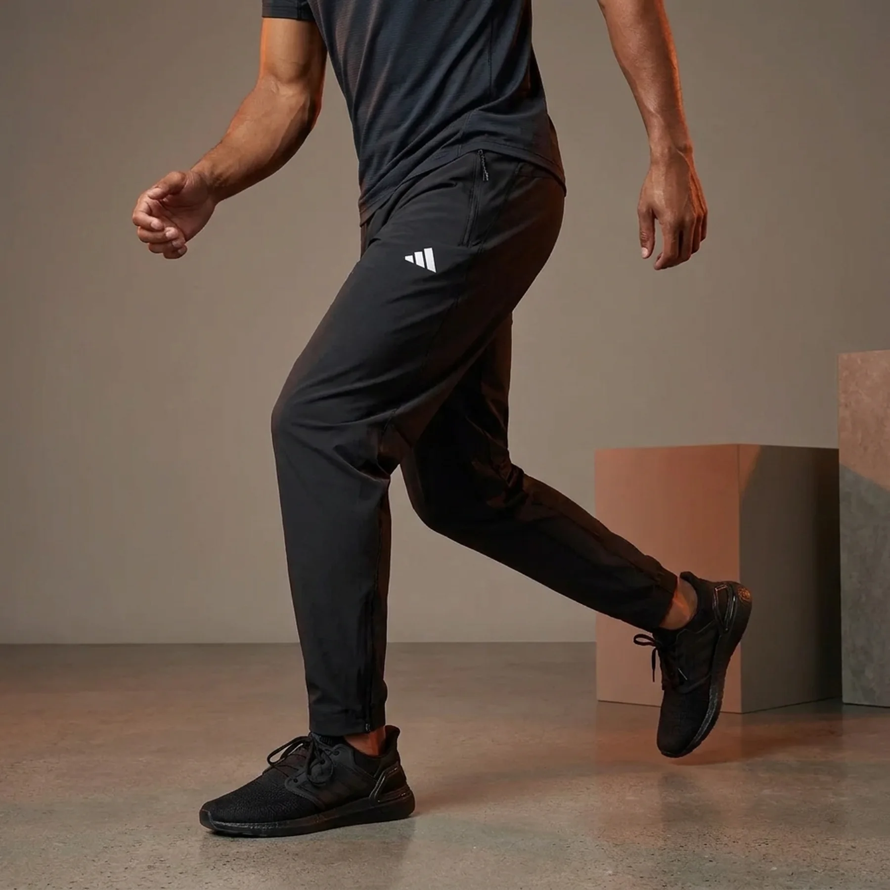 Adidas Train Essentials Woven Performance — штани