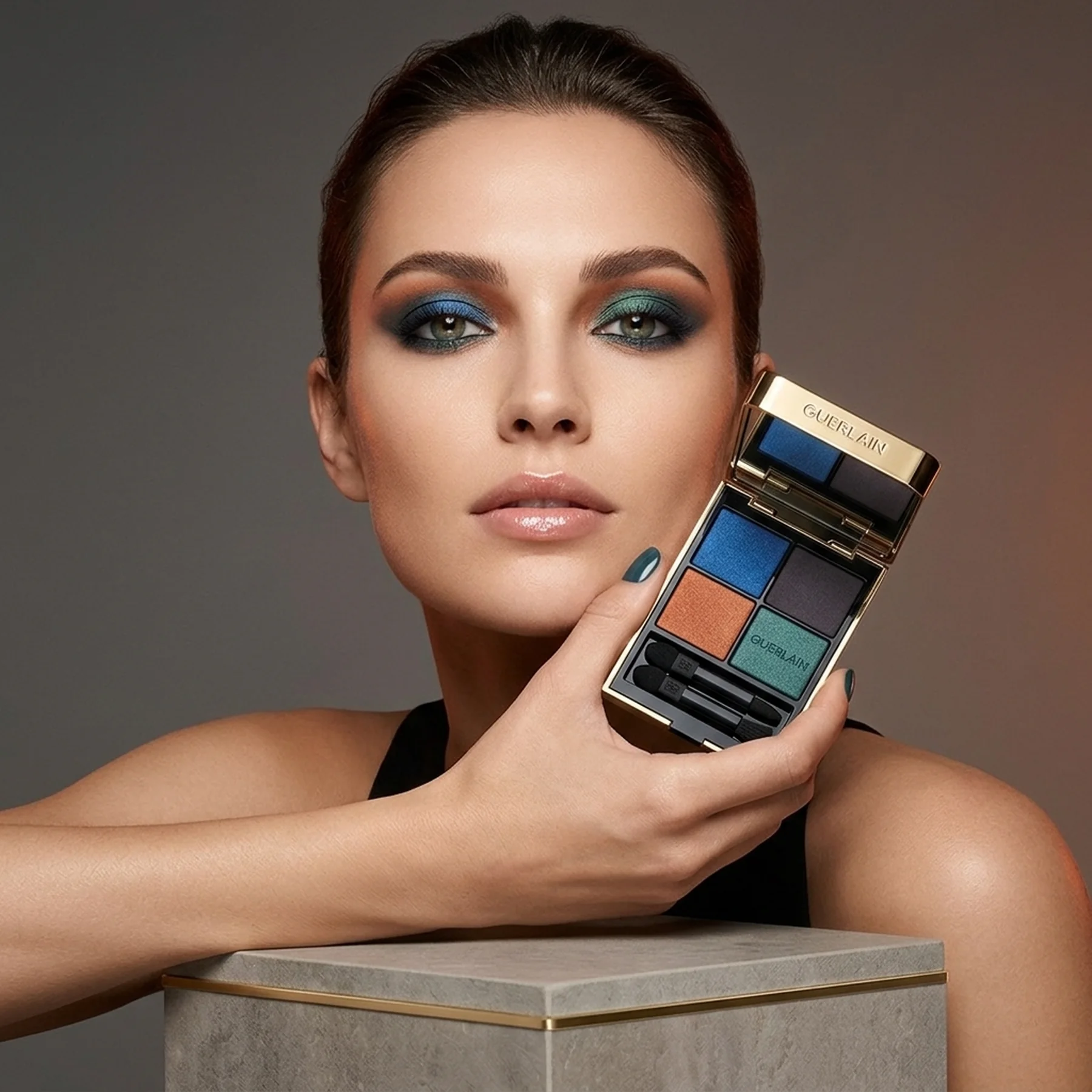 Палетка теней для век Guerlain Ombre G Quad Eyeshadow Palette 360 Mystic Peacok