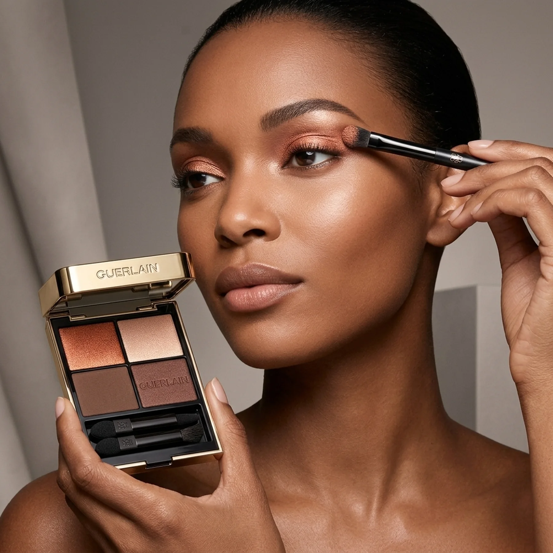Палетка теней для век Guerlain Ombre G Quad Eyeshadow Palette 910 Undressed Brown