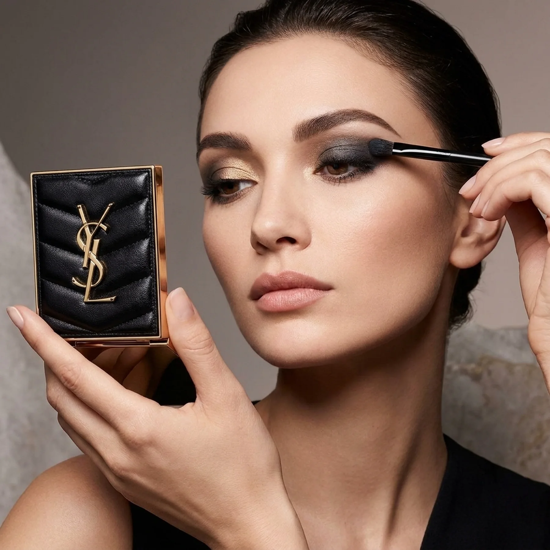 Палетка теней для век Yves Saint Laurent Couture Mini Clutch Eyeshadow Palette 4 г 700 Over Noir
