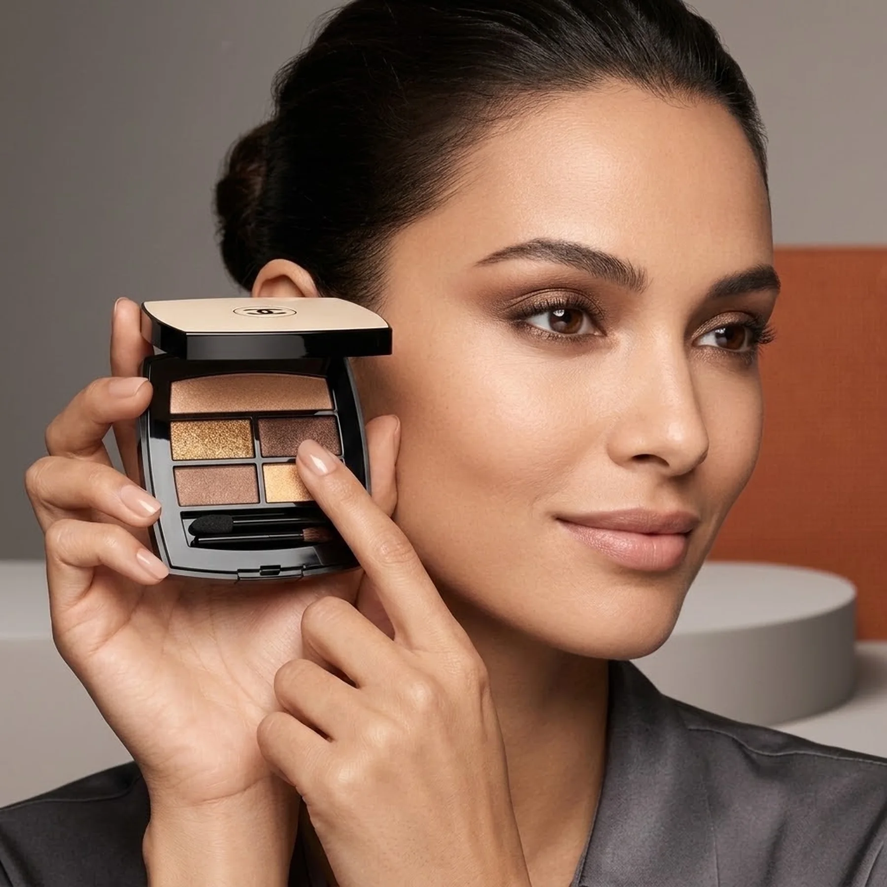 Палитра теней для век с эффектом естественного сияния CHANEL Les Beiges Palette Regard Belle Mine Naturelle 4.5 г Deep