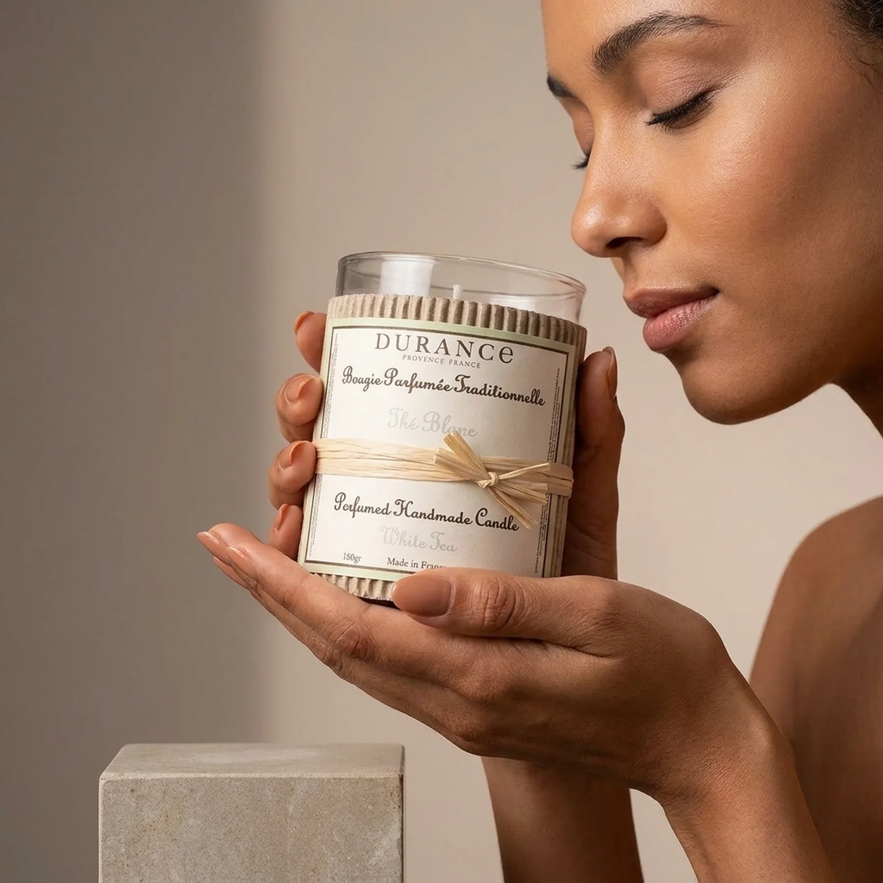 Парфюмированная свеча Durance Perfumed Handcraft Candle 180 г Білий чай