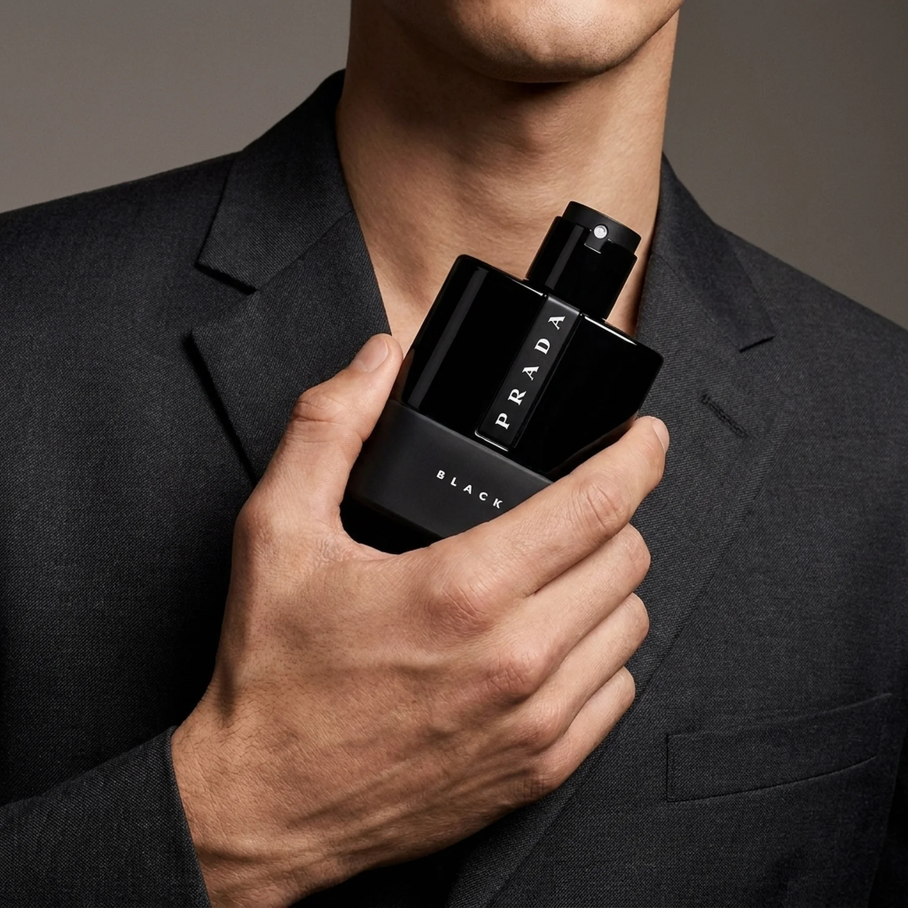Парфюмированная вода для мужчин Prada Black Luna Rossa 100 мл