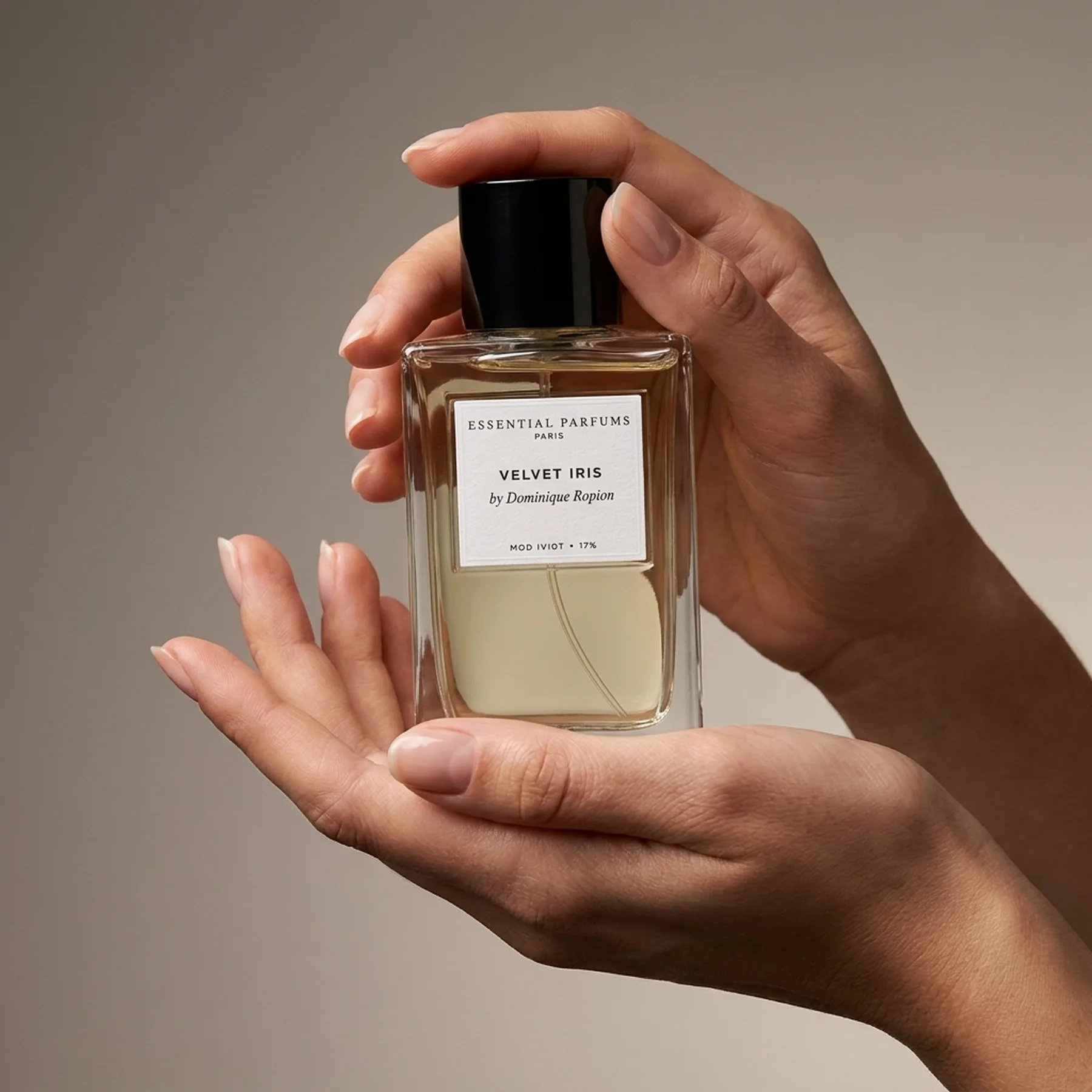 Парфюмированная вода для женщин Essential Parfums Velvet Iris 100 мл