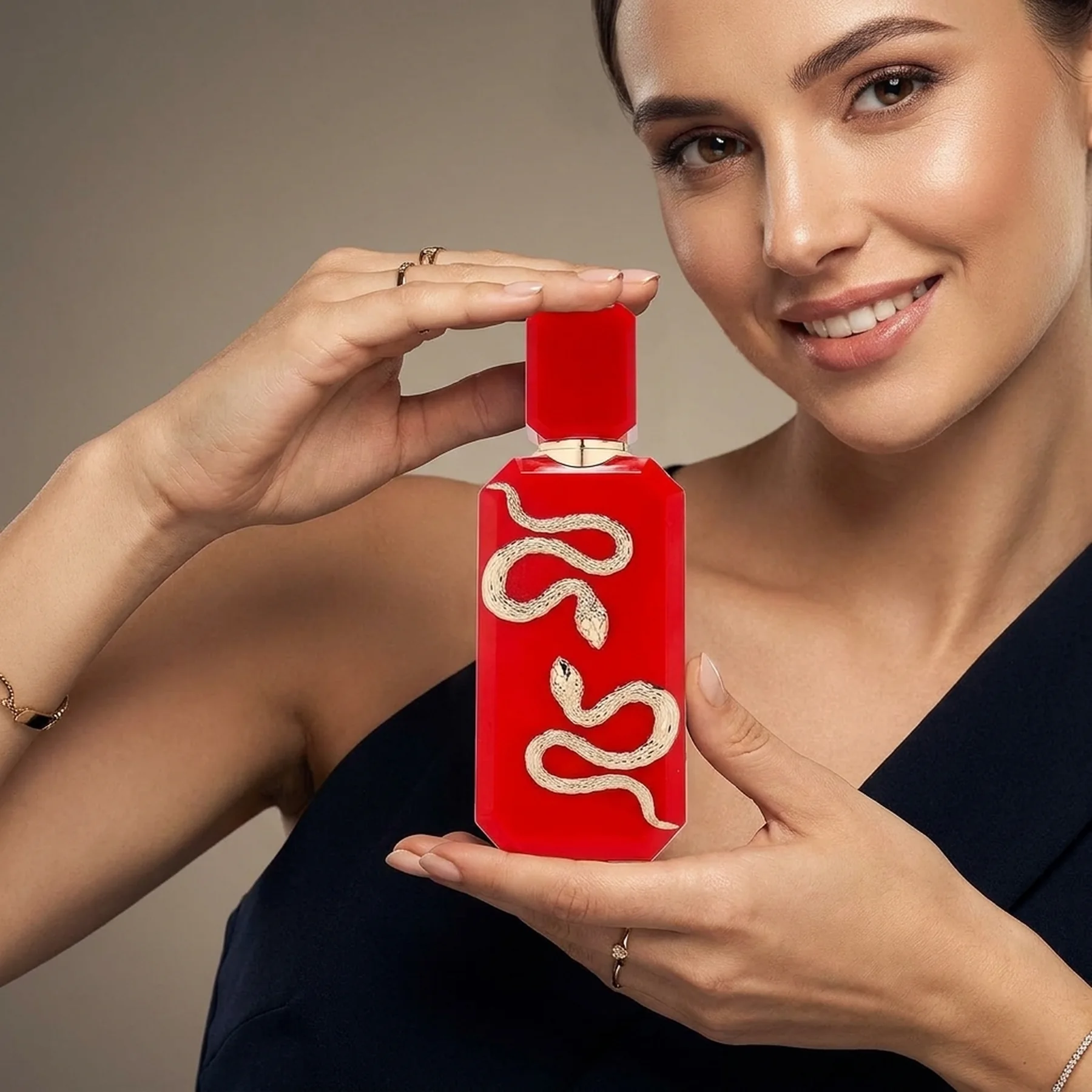 Парфюмированная вода для женщин Fragrance World French Avenue Veneno Scarlet 100 мл