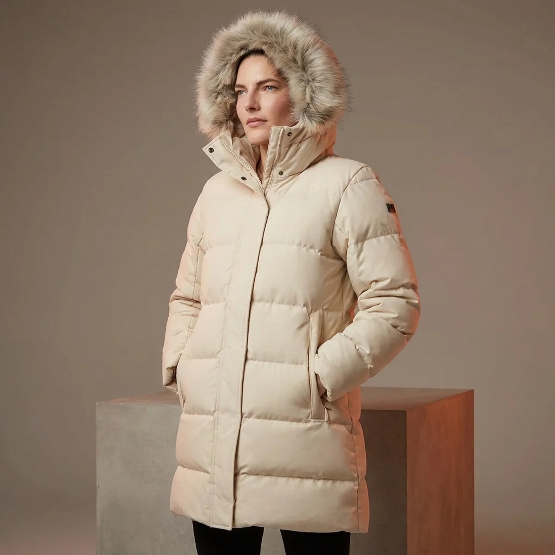 Парка W BLOSSOM PUFFY PARKA 53624-034 HELLY HANSEN L Кремовий