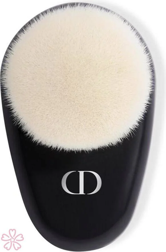 Кисть Dior Backstage High Coverage Face Brush No 18