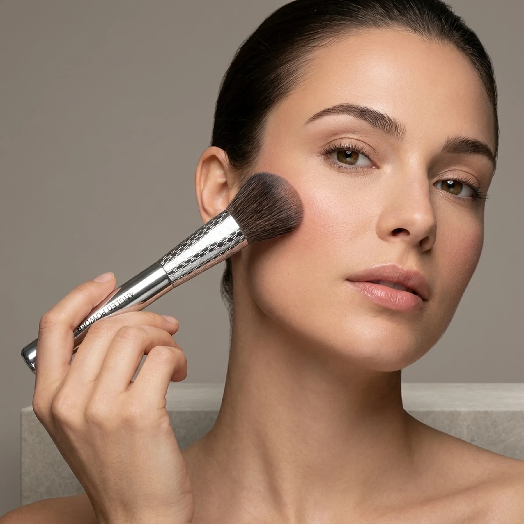 Кисть для румян F07, скошенная MESAUDA F07 Angled Powder Brush