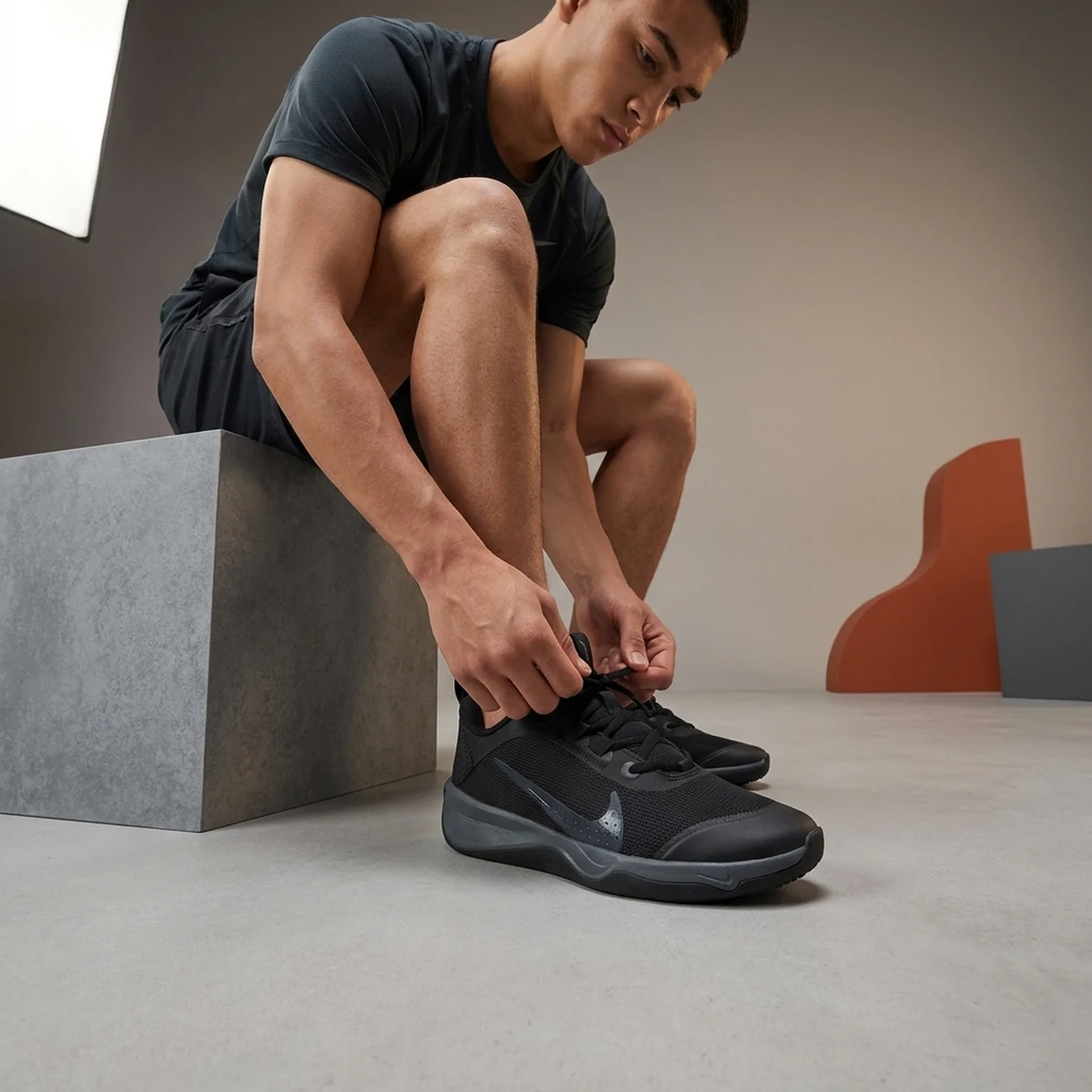 Підліткоіві кросівки NIKE OMNI MULTI-COURT (GS) DM9027-001