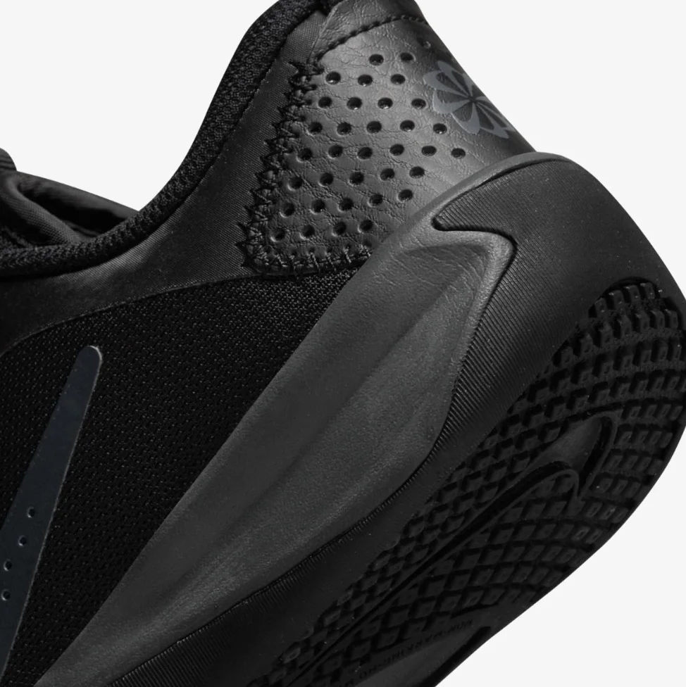 Підліткоіві кросівки NIKE OMNI MULTI-COURT (GS) DM9027-001