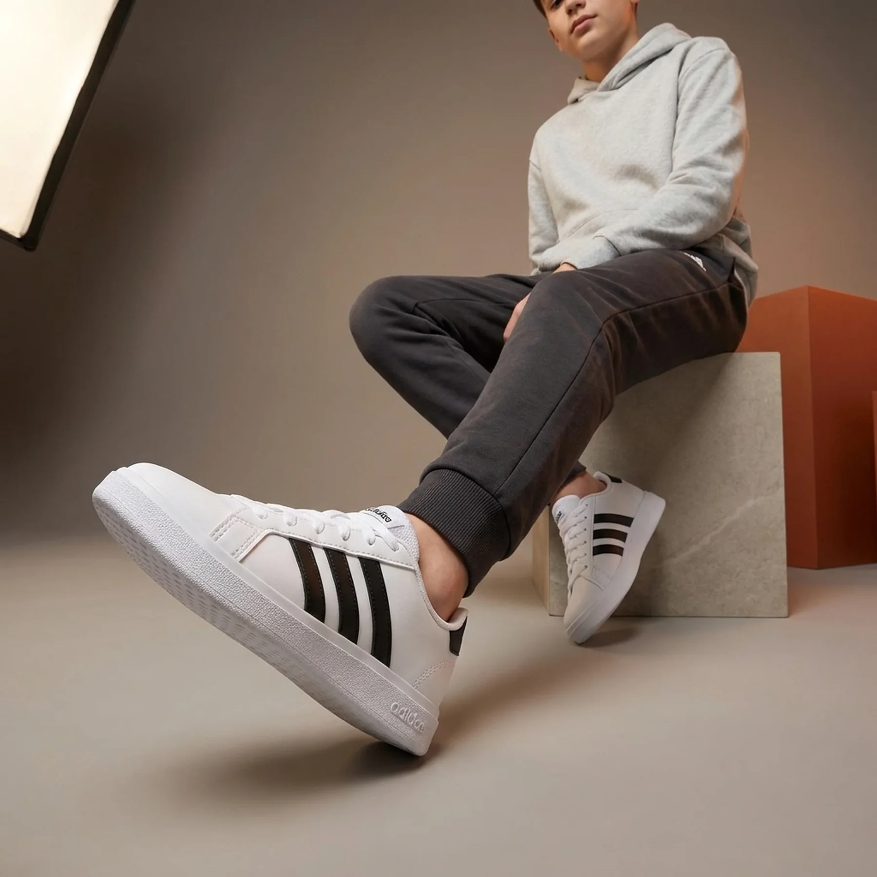 Підліткові кросівки GRAND COURT 2.0 K GW6511 Adidas 3 (35,5) Білий