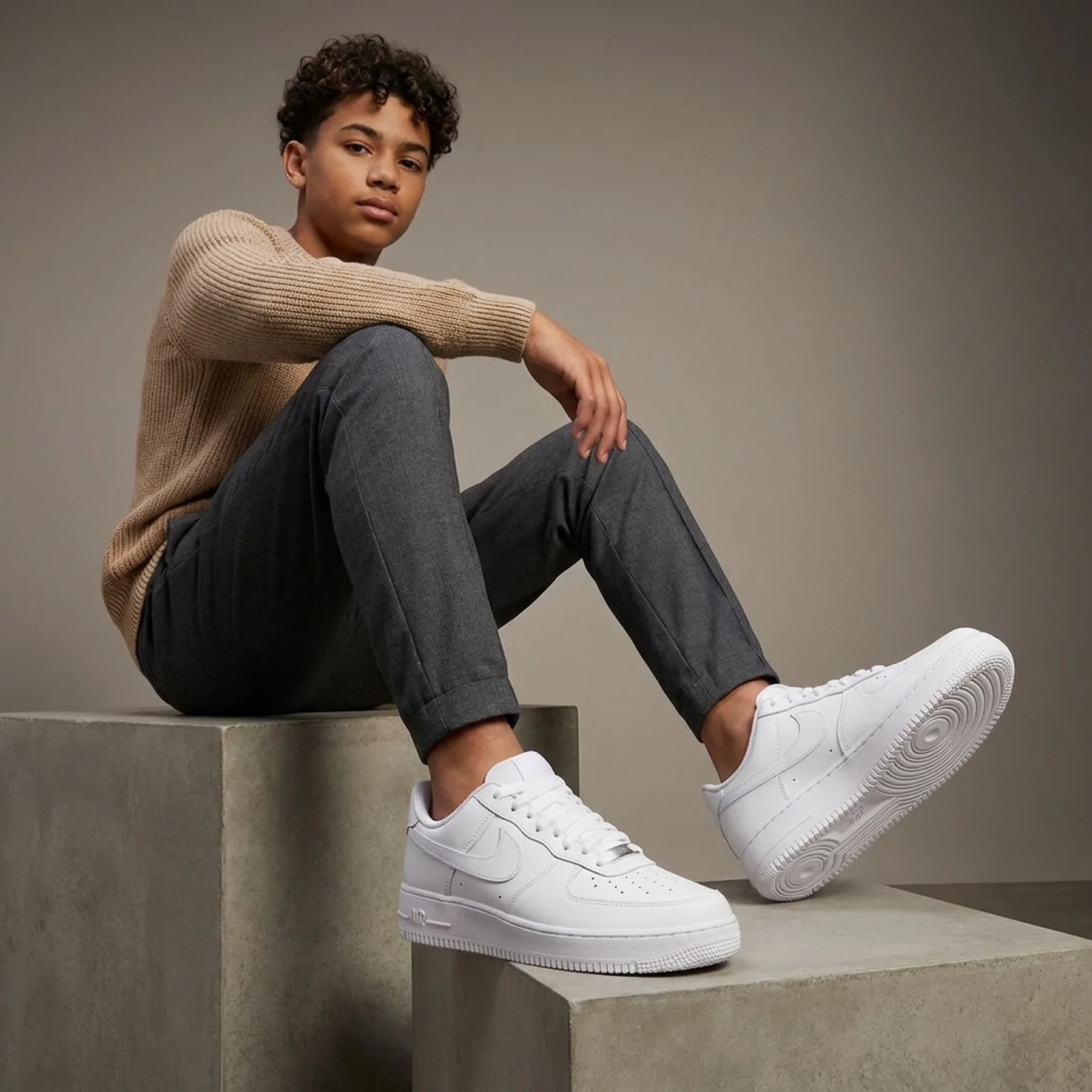 Підліткові кросівки Nike Air Force 1 Le Gs FV5951-111