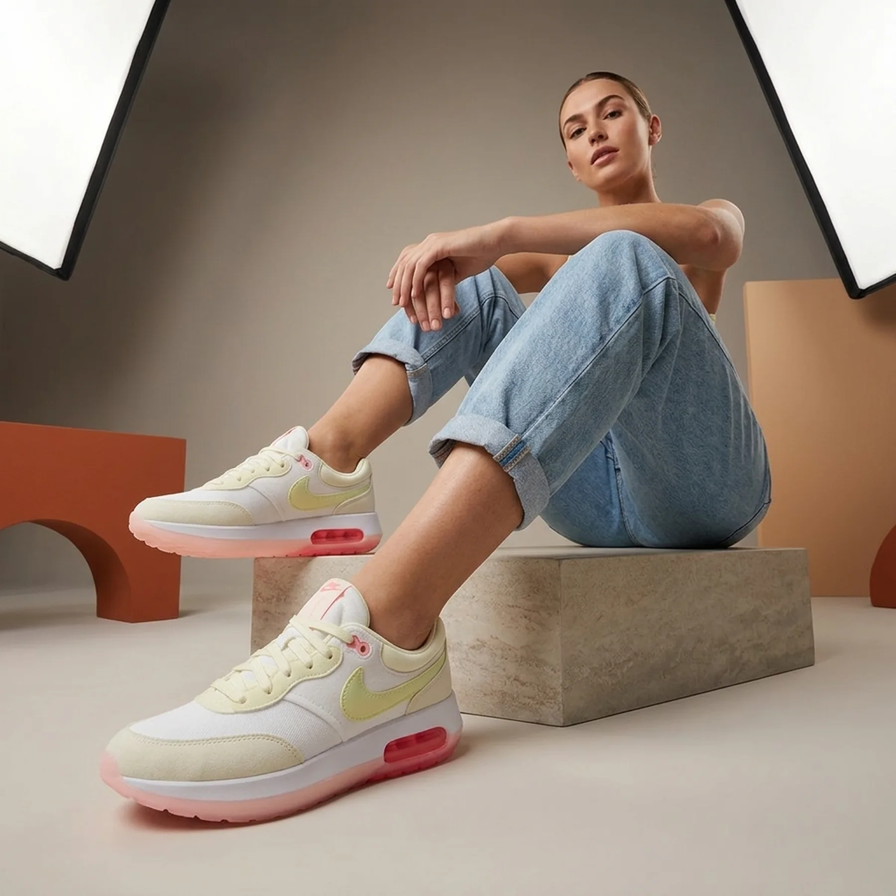 Кросівки жіночі Nike Air Max Motif Se (DQ0280-100)