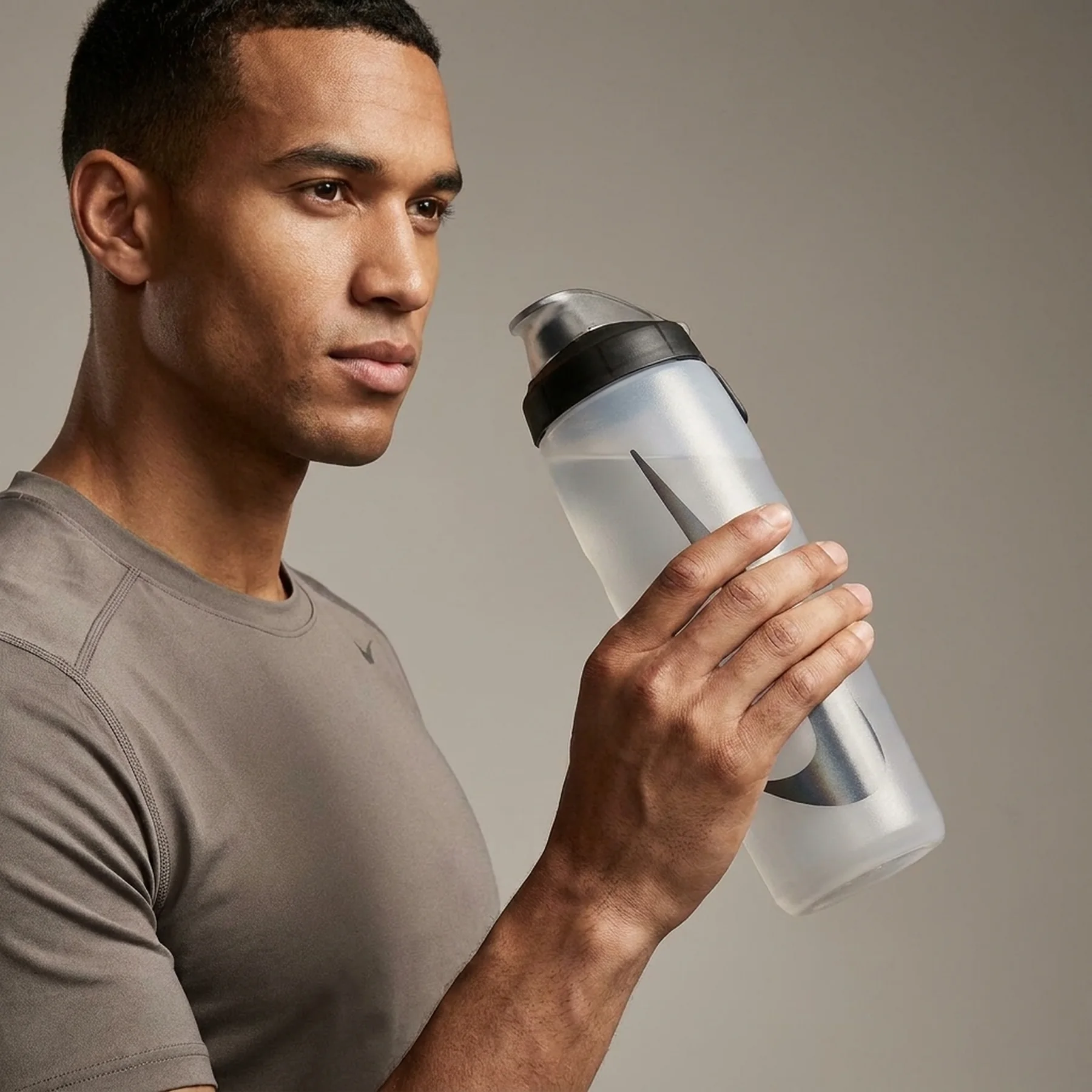 Пляшка Nike REFUEL BOTTLE LOCKING LID 24 OZ