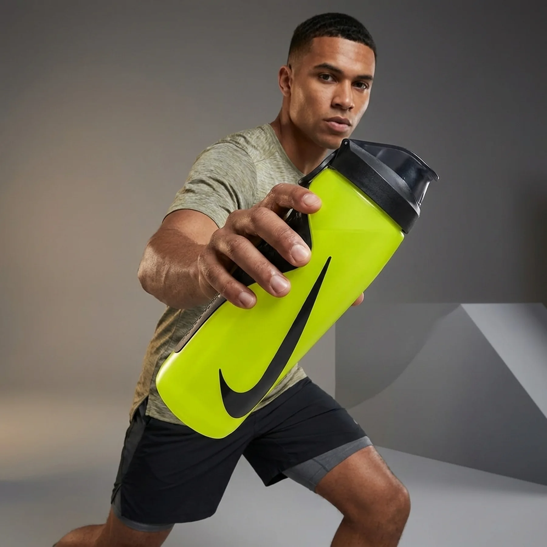 Пляшка Nike REFUEL BOTTLE LOCKING LID 32 OZ