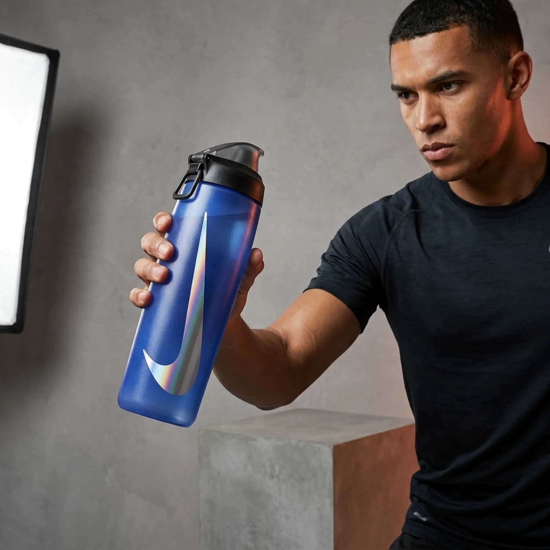 Пляшка Nike REFUEL BOTTLE LOCKING LID 24 OZ