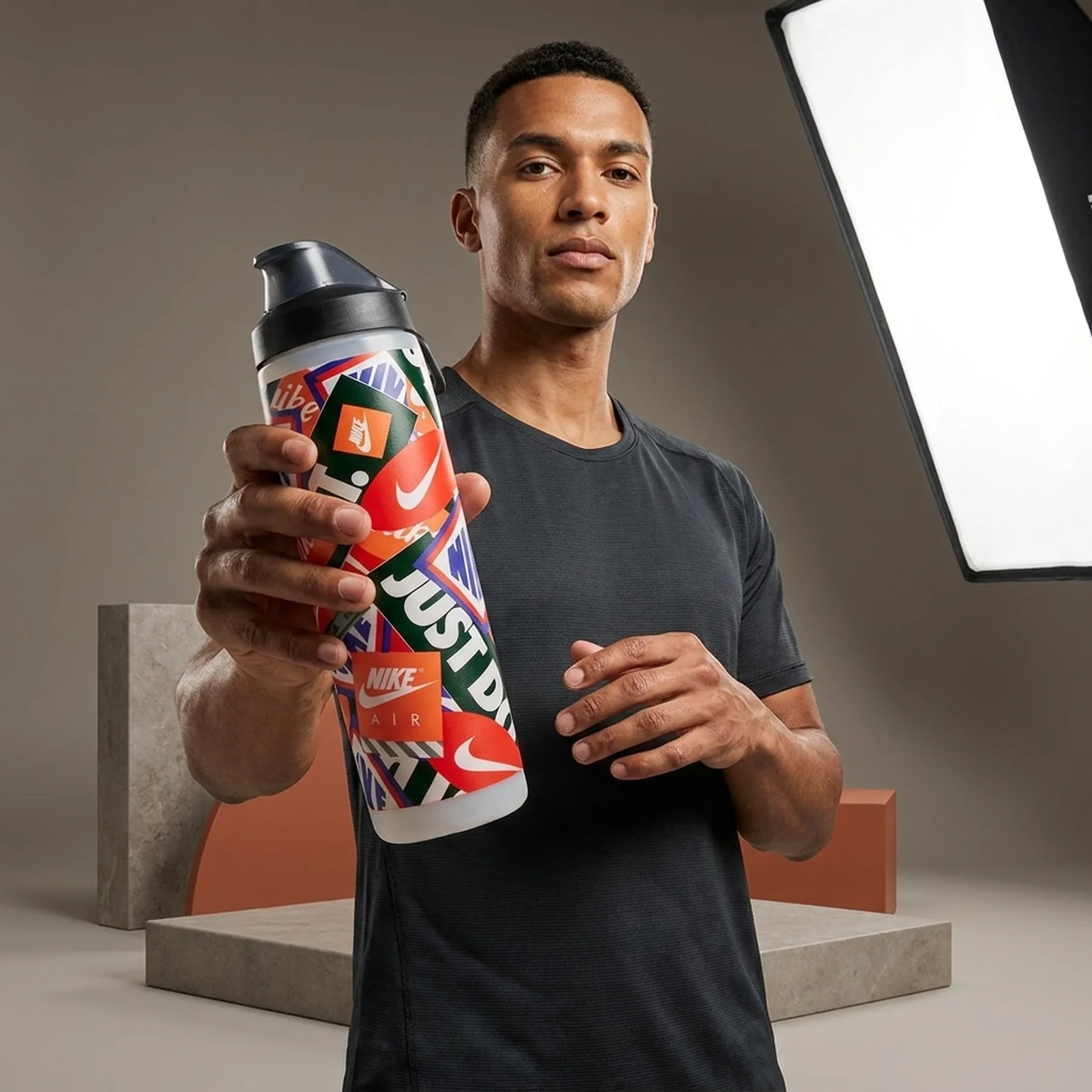 Пляшка Nike REFUEL BOTTLE LOCKING Lid 32 OZ мультиколор 946 мл