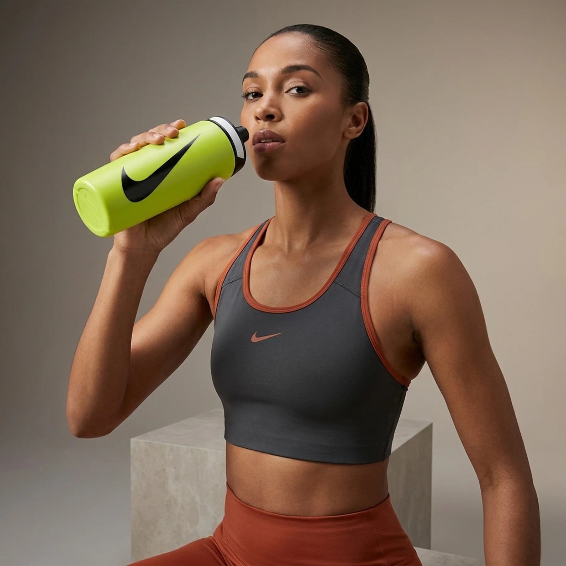 Пляшка Nike REFUEL BOTTLE 18 OZ лимонний, чорний Уні 532 мл