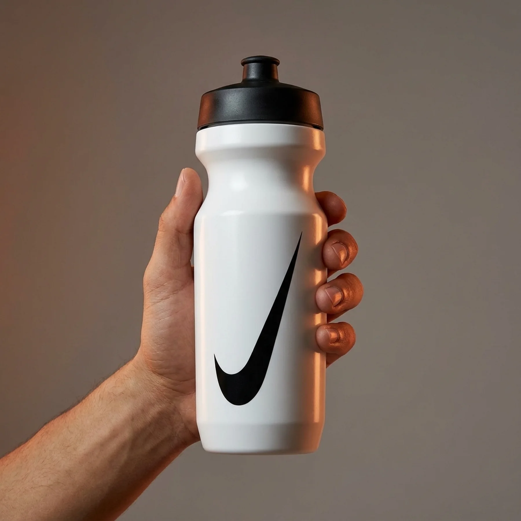 Пляшка Nike REFUEL BOTTLE GRIP 18 OZ білий, чорний 532 мл (N.100.9955.173.18)
