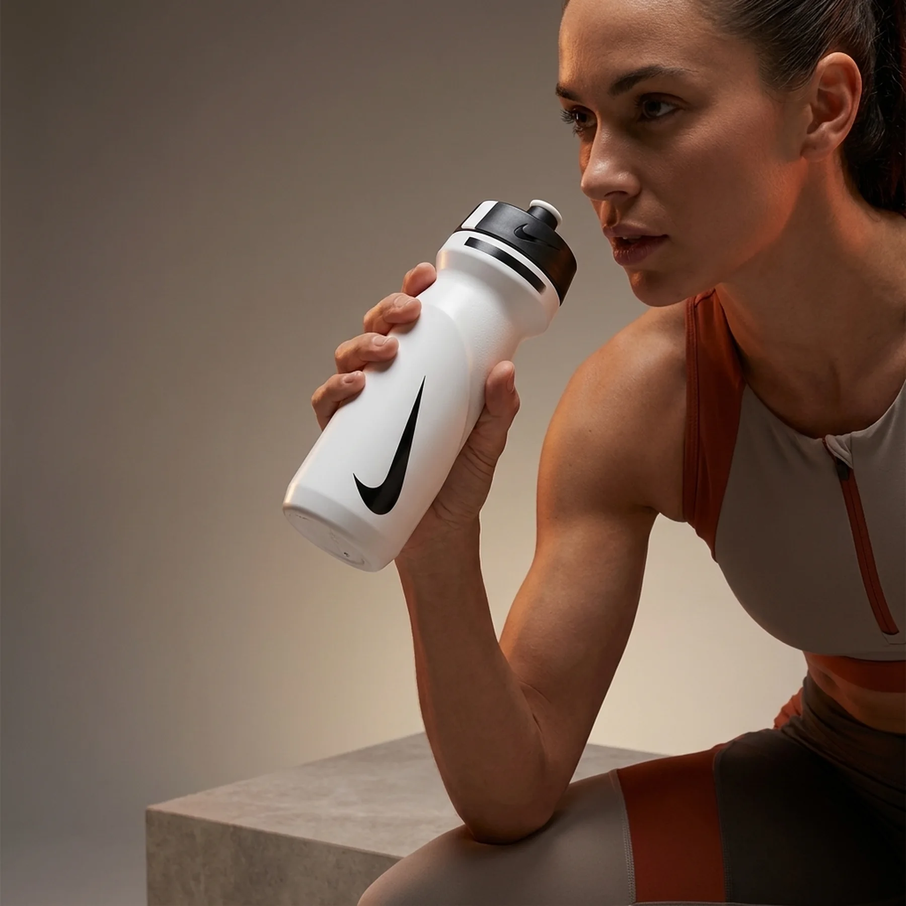 Пляшка Nike REFUEL BOTTLE GRIP 24 OZ білий 709 мл
