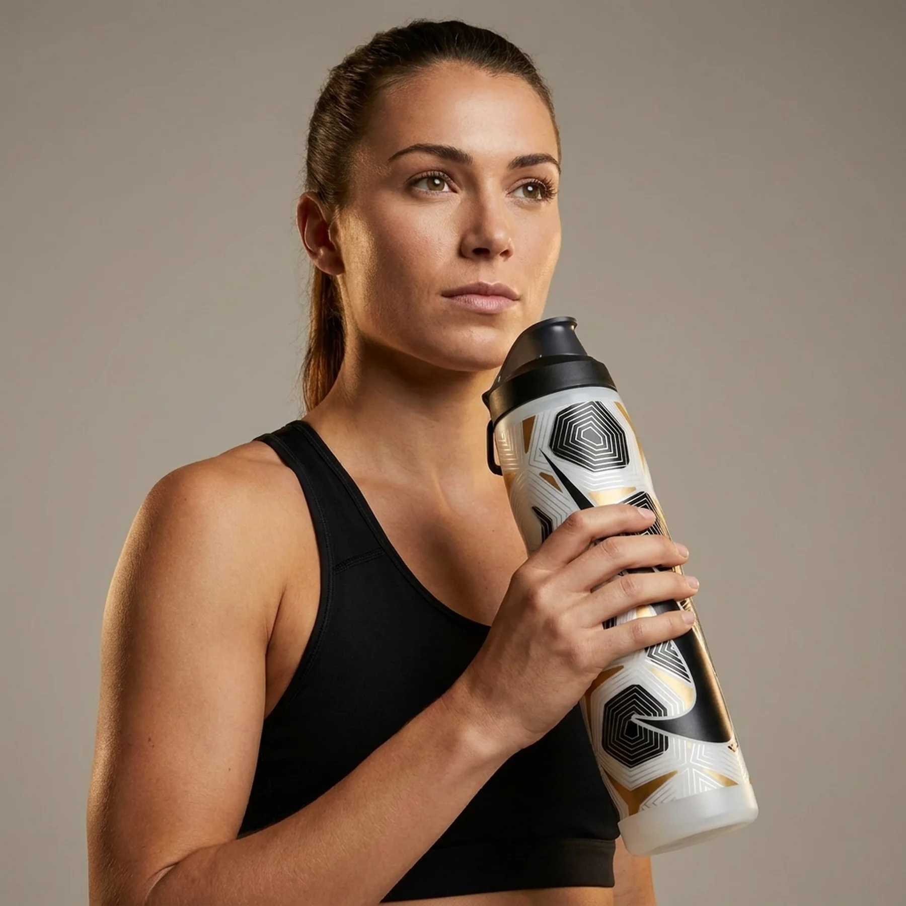 Пляшка Nike REFUEL BOTTLE LOCKING Lid 32 OZ мультиколор 946 мл