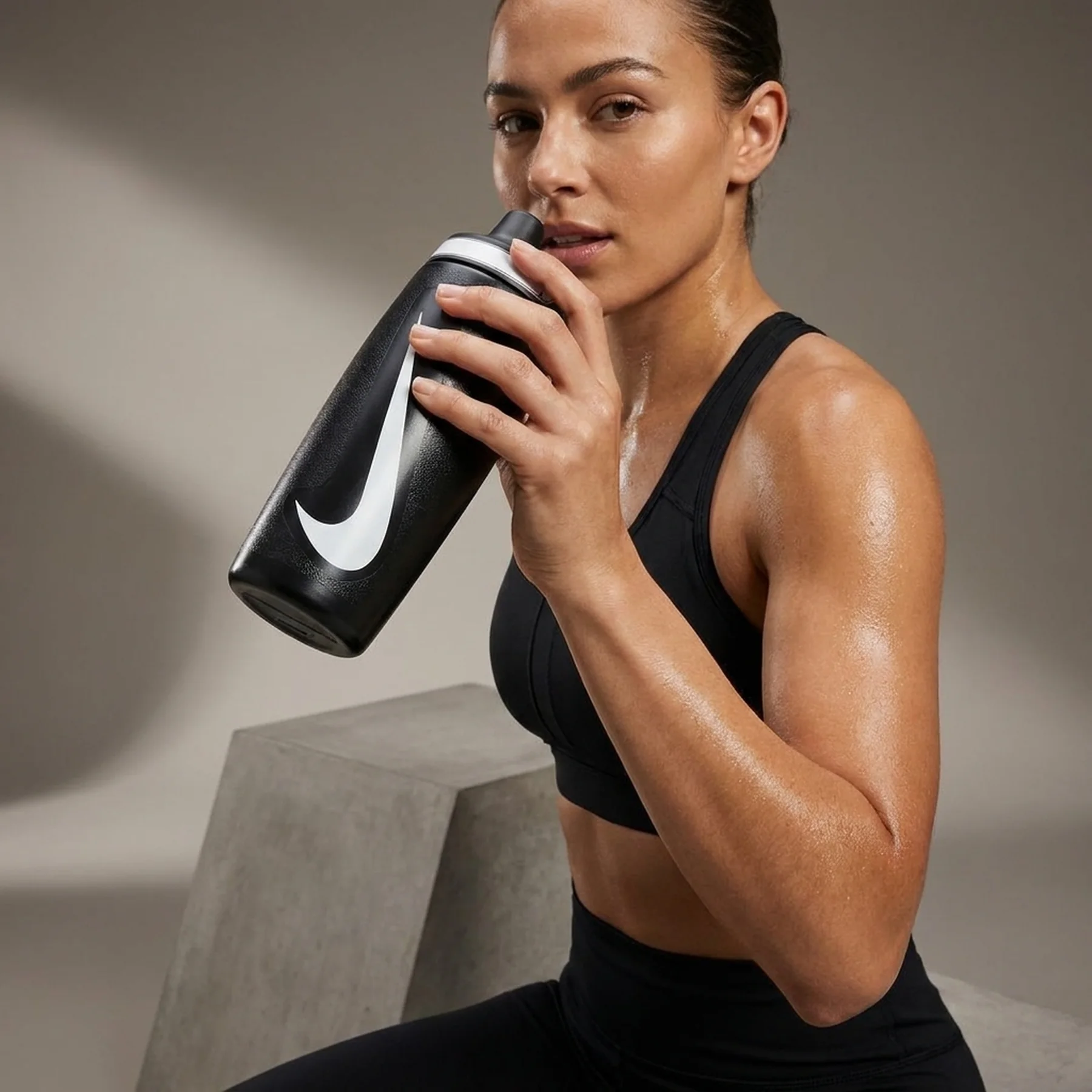 Пляшка Nike REFUEL BOTTLE GRIP 24 OZ чорний 709 мл