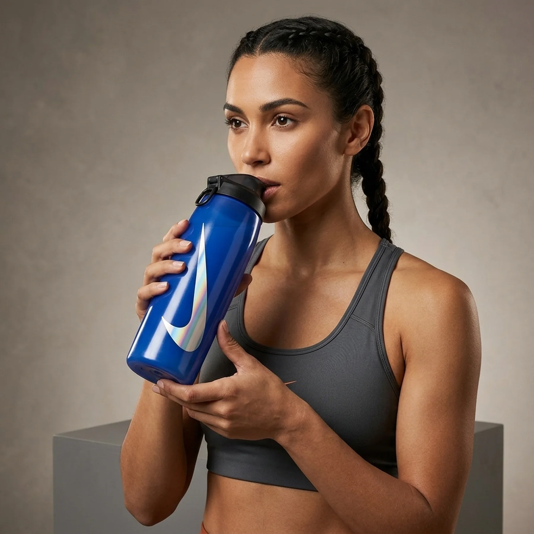 Пляшка Nike REFUEL BOTTLE LOCKING LID 32 OZ синій, білий, чорний 946 мл (N.100.7670.423.32)