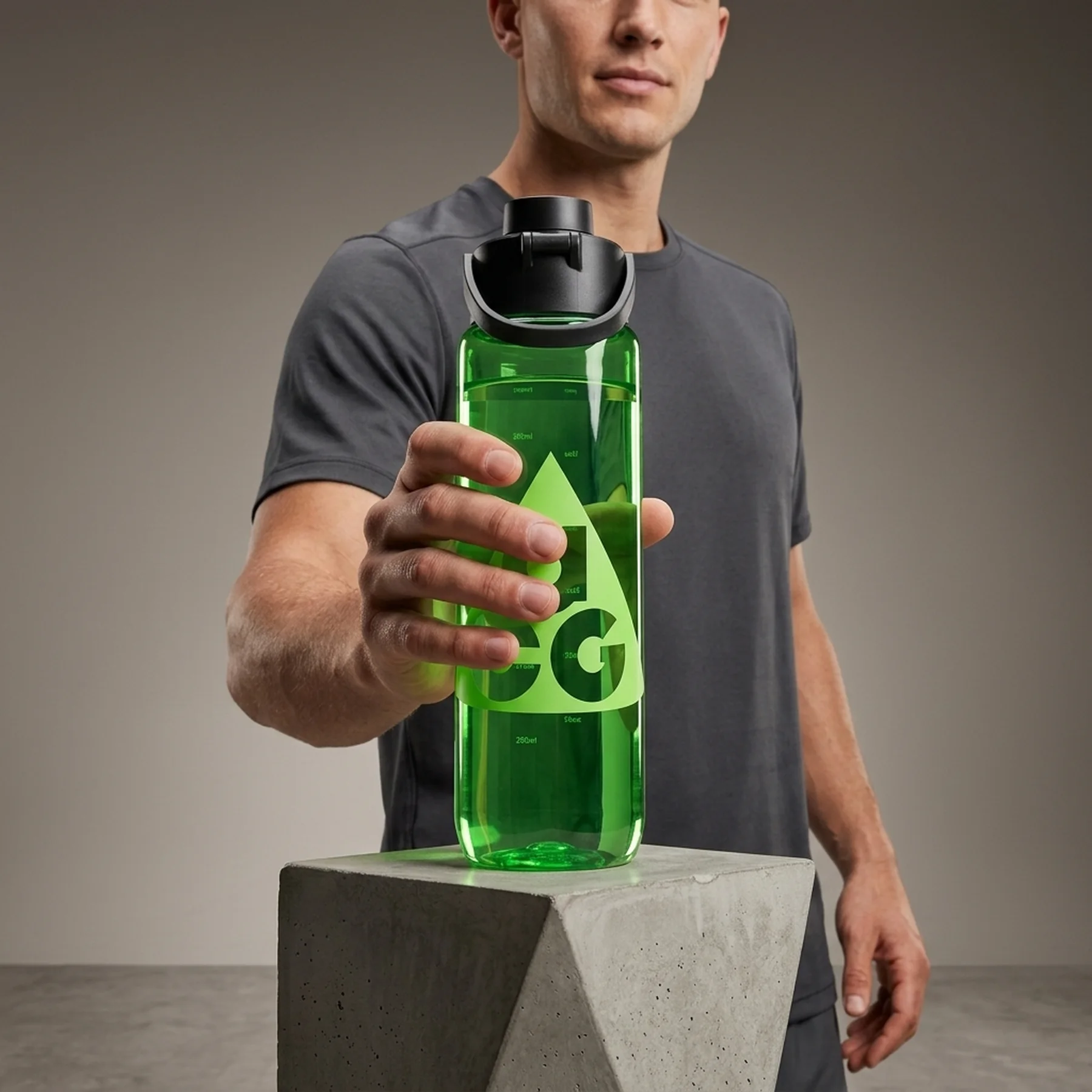 Пляшка Nike TR RENEW RECHARGE CHUG BOTTLE 24 OZ зелений 709 мл
