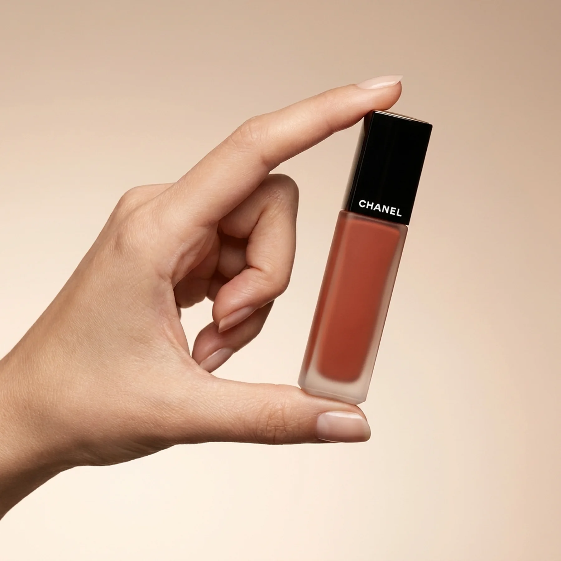 Помада для губ CHANEL Rouge Allure Liquid Velvet 6 мл 208 HYPNOTISANTE