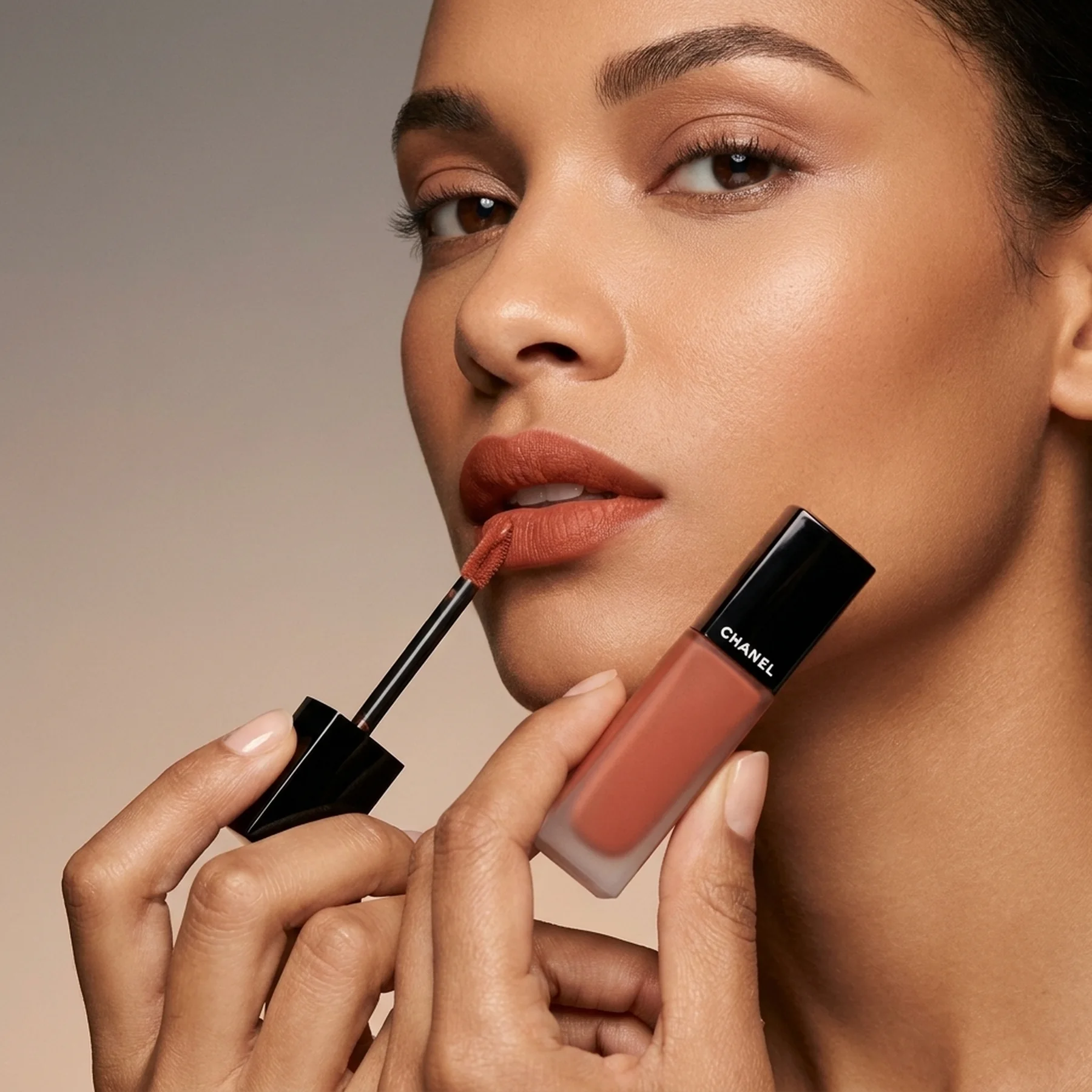 Помада для губ CHANEL Rouge Allure Liquid Velvet 6 мл 212 STUPEFIANTE