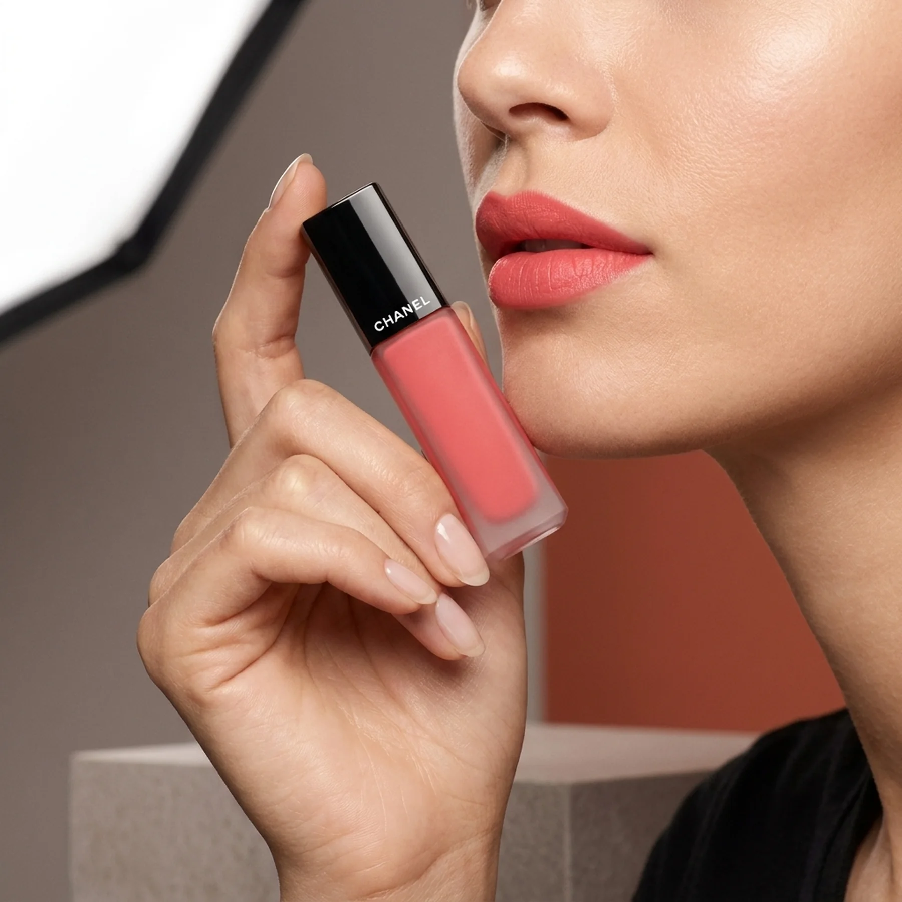 Помада для губ CHANEL Rouge Allure Liquid Velvet 6 мл 214 BOULEVERSANTE
