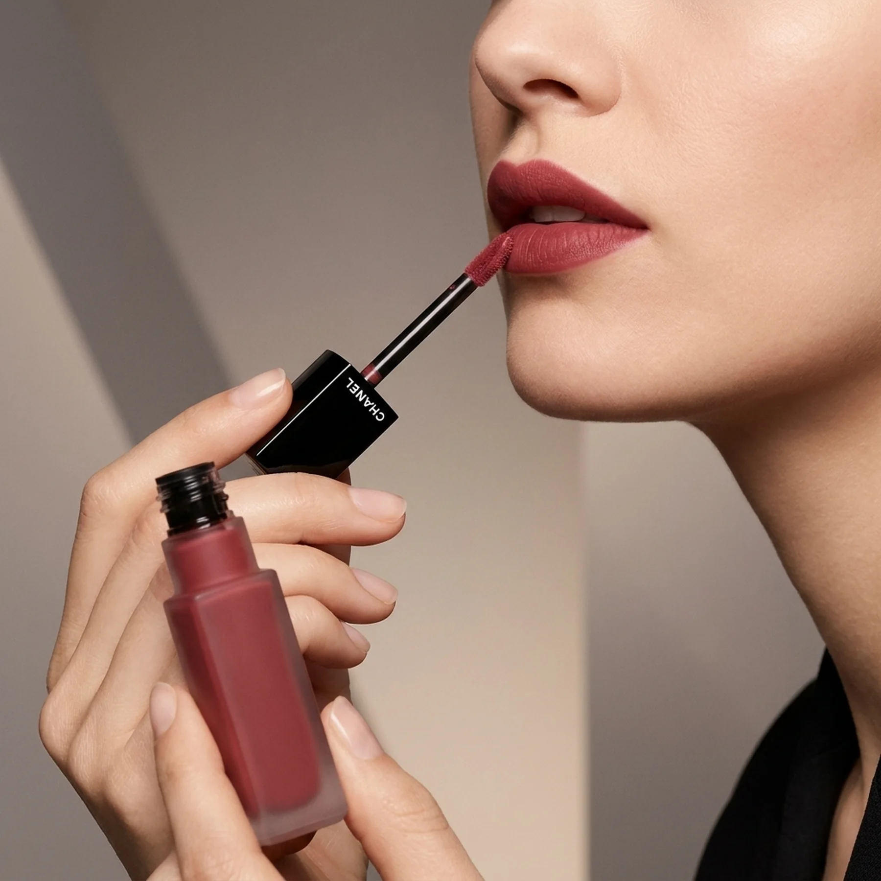 Помада для губ CHANEL Rouge Allure Liquid Velvet 6 мл 226 SEDUISANTE