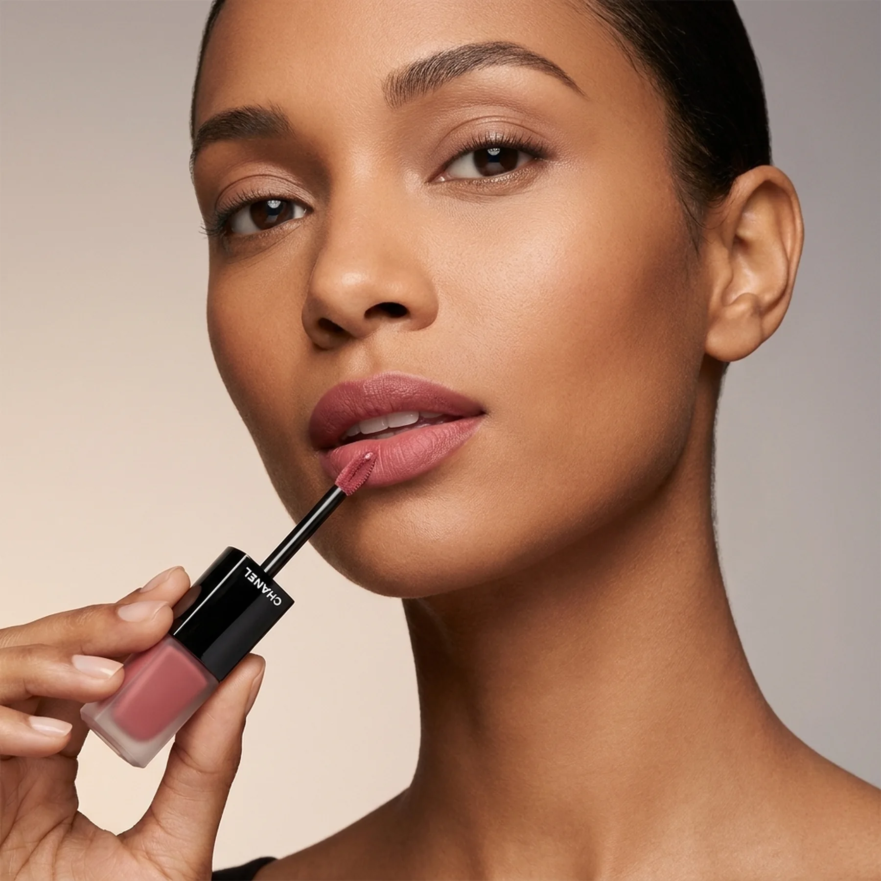 Помада для губ CHANEL Rouge Allure Liquid Velvet 6 мл 232 RENVERSANTE