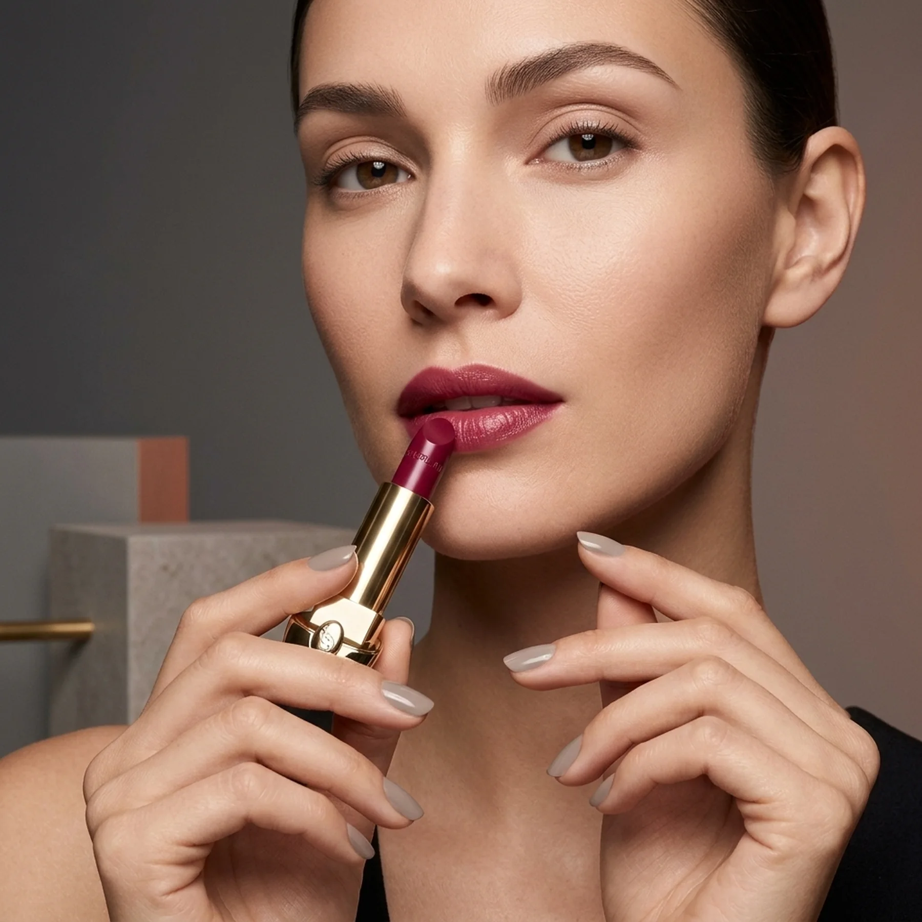 Помада для губ Guerlain Rouge G Care Satin Lipstick 3.5 г 919 Le Rouge Cassis
