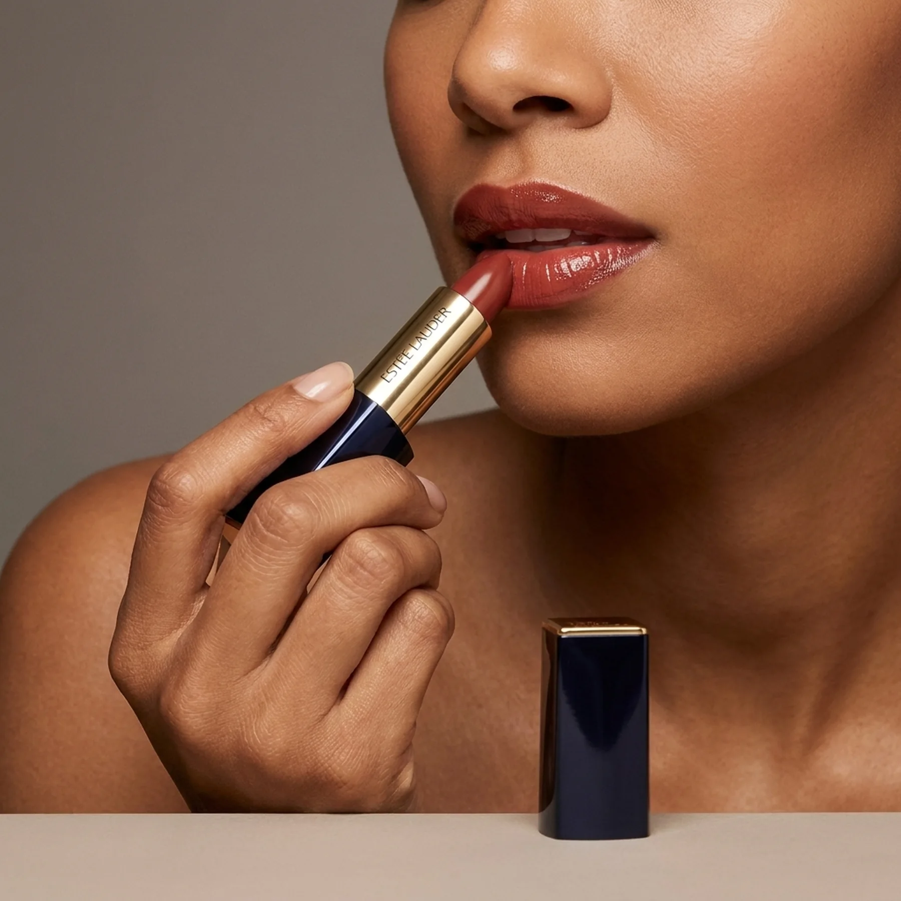 Помада Estee Lauder Pure Color Melt-On Glosstick 1.8 мл 185 Melted Maple