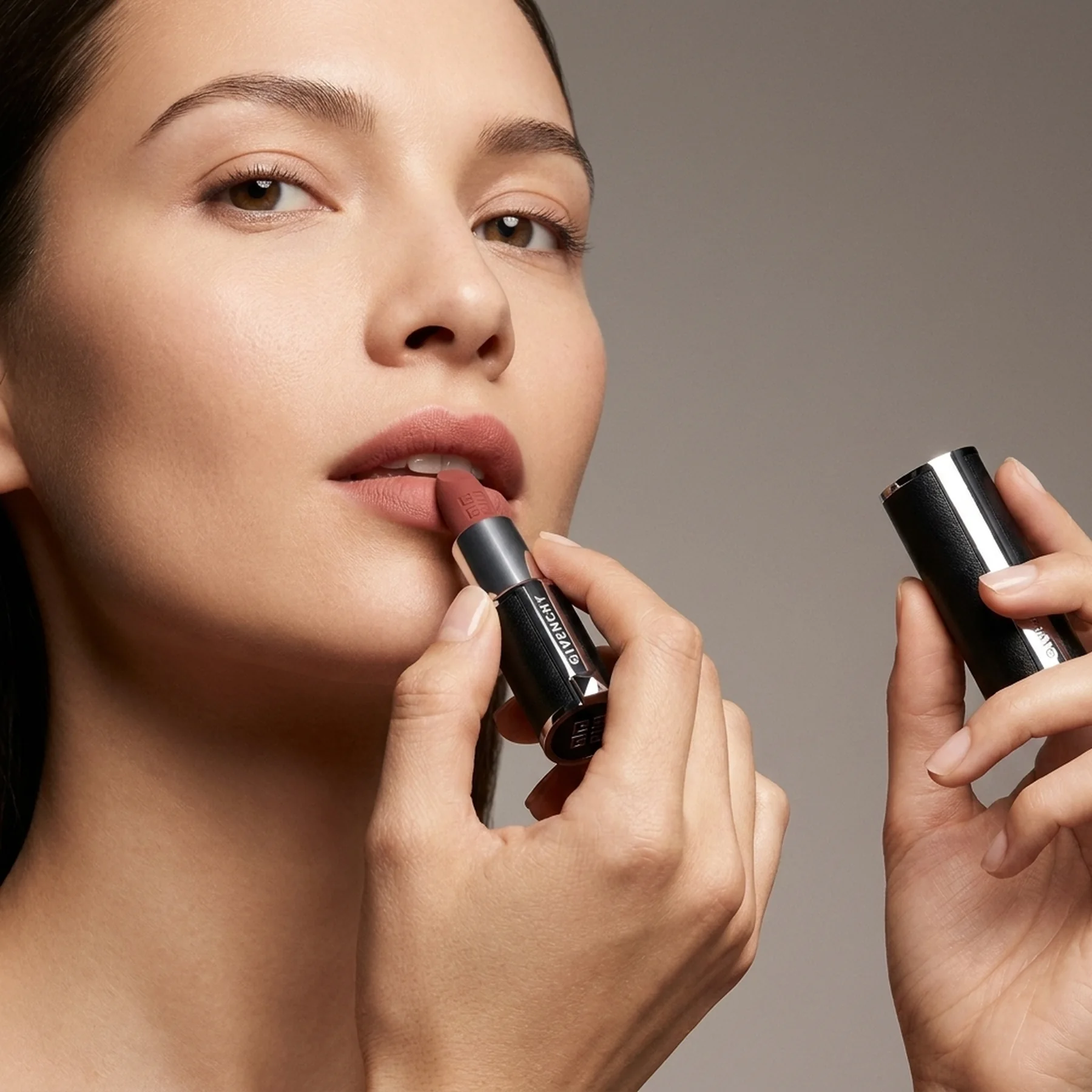 Помада Givenchy Le Rouge Velvet Matte Long-Lasting Lipstick 2.3 г N06 ATELIER FLOU