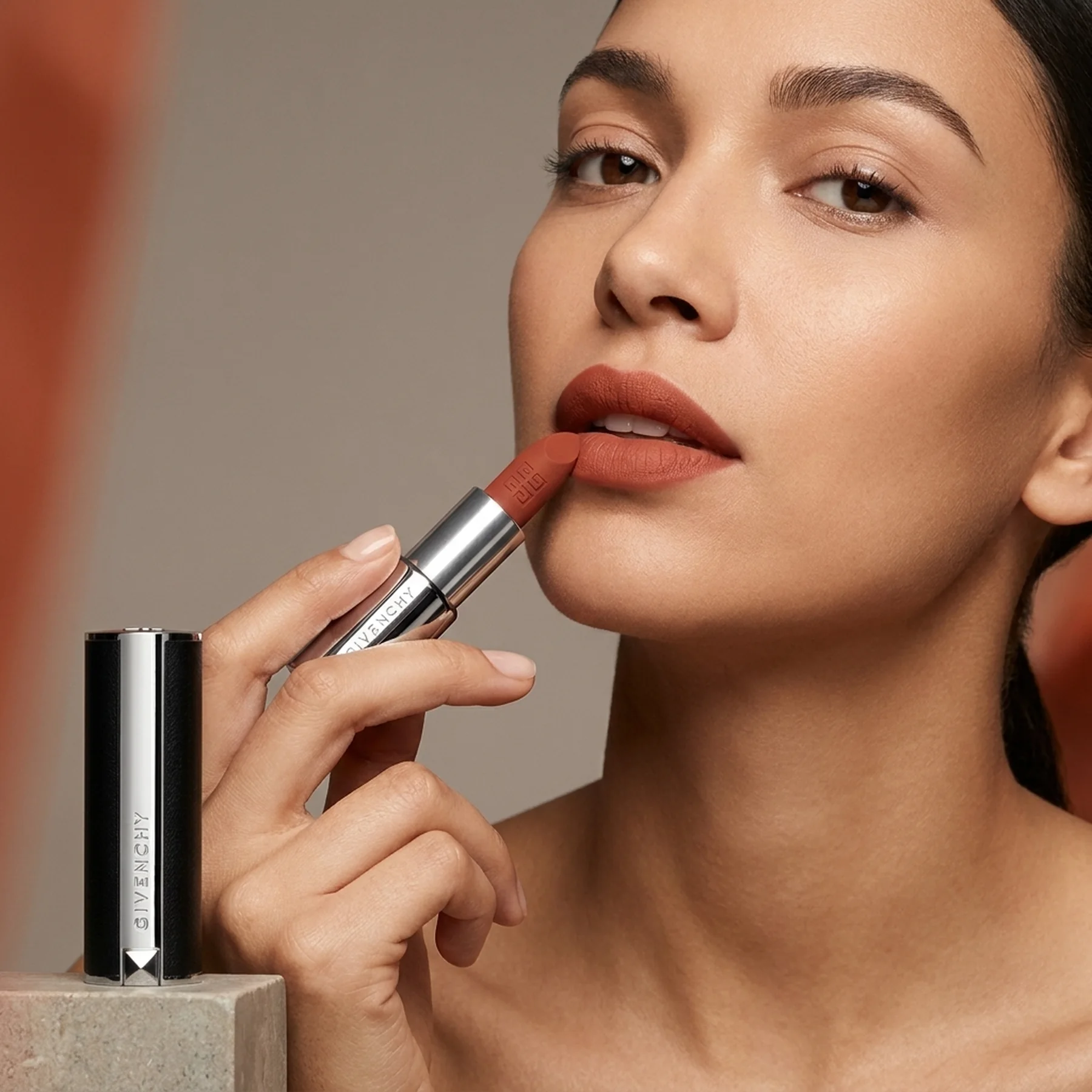 Помада Givenchy Le Rouge Velvet Matte Long-Lasting Lipstick 2.3 г N07 ENFANT TERRIBLE