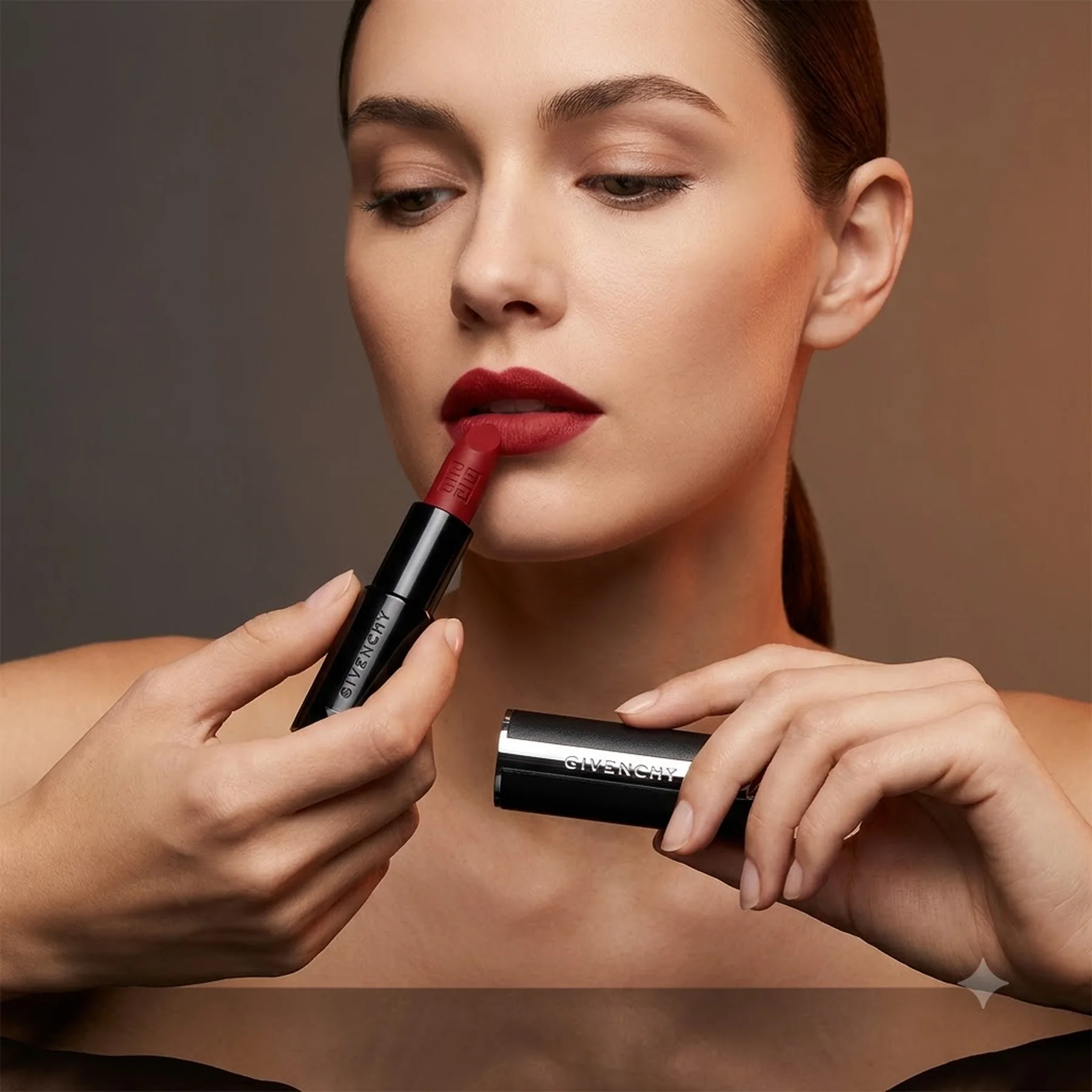 Помада Givenchy Le Rouge Velvet Matte Long-Lasting Lipstick 2.3 г R15 SCULPTURAL RED