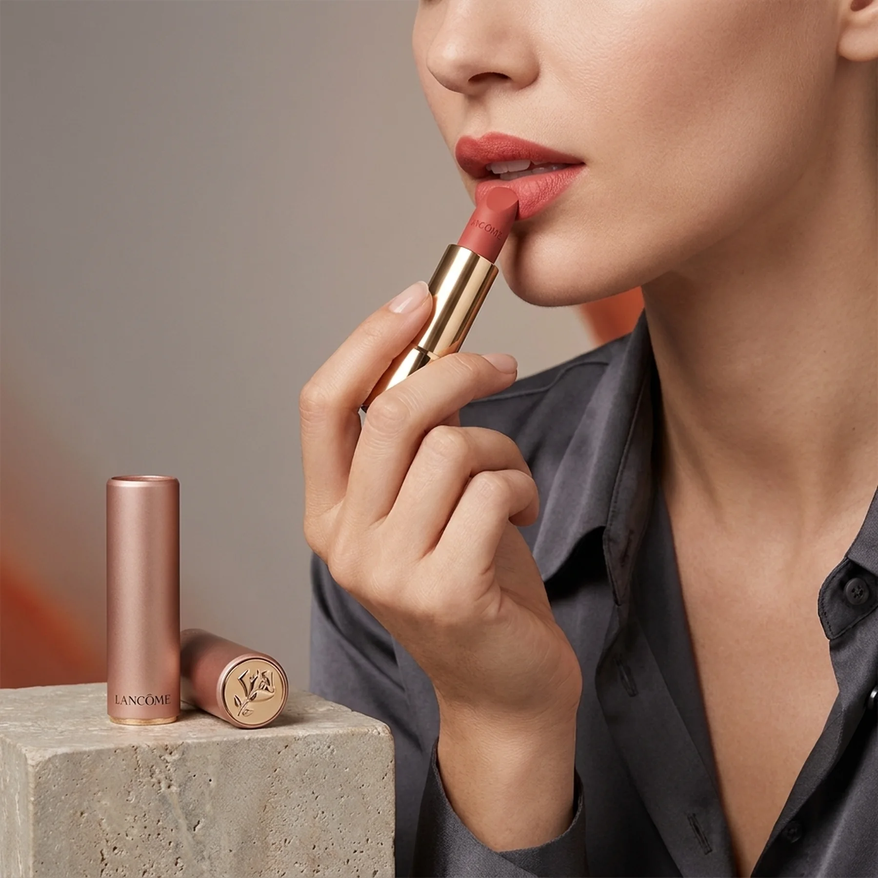 Помада Lancome L'Absolu Rouge Intimatte Soft-Blurred Matte Lipstick 3.4 г 242