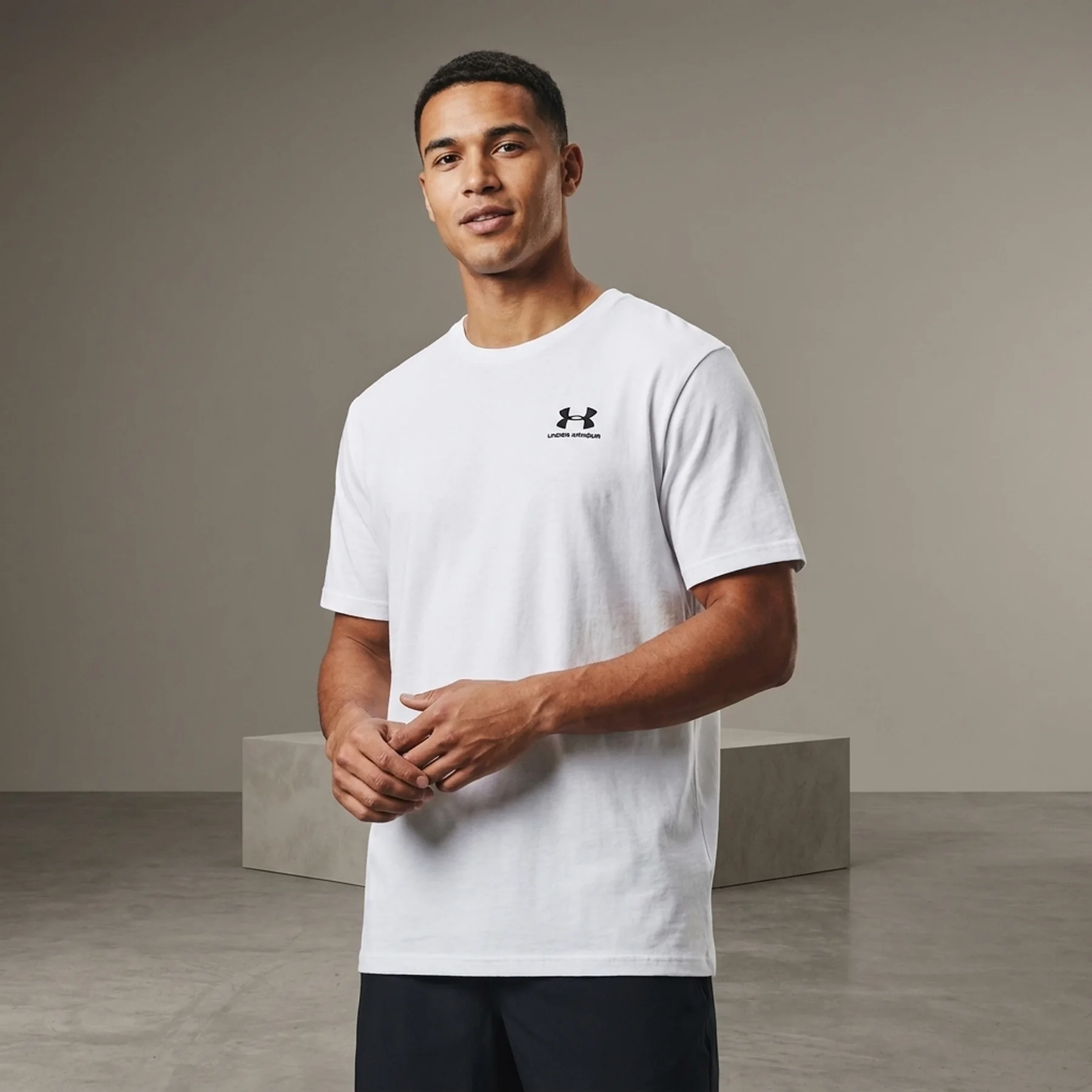 Футболка чоловіча Under Armour Ua Logo Emb Heavyweight (1373997-100)