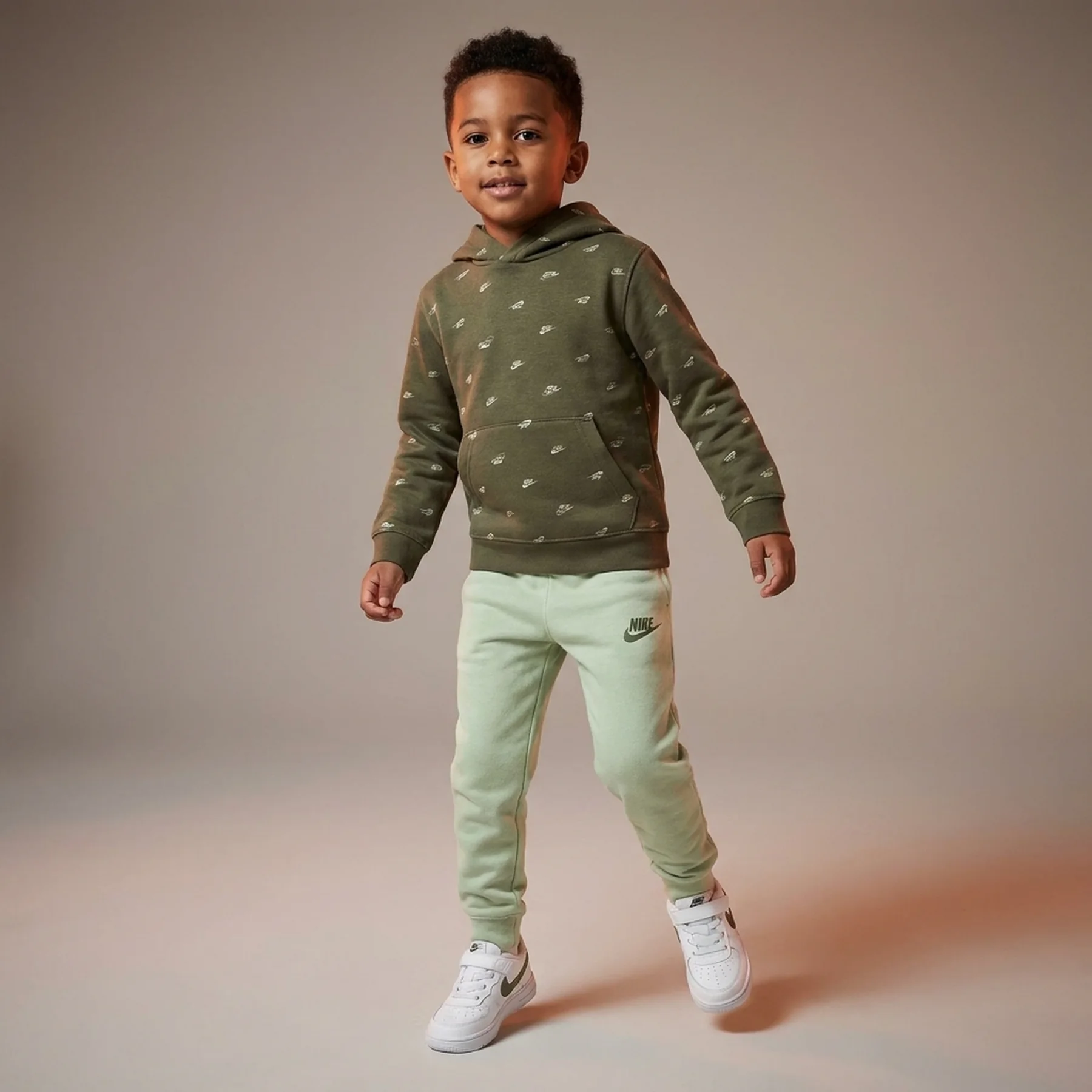 Спортивний костюм дитячий Nike Essential Club Olive (86J802-EC0)