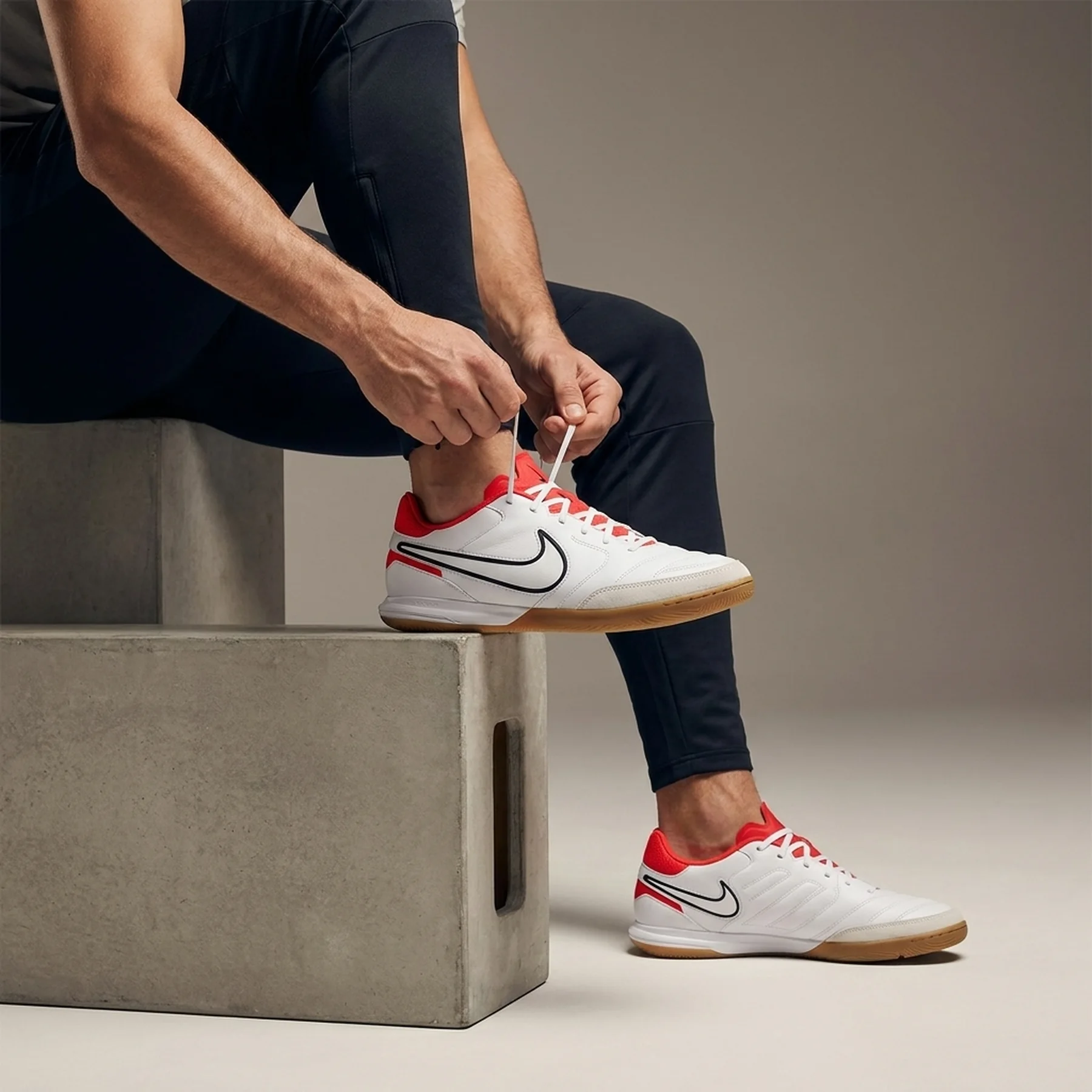 Чоловічі бутси Nike Legend 10 Academy Ic DV4341-100