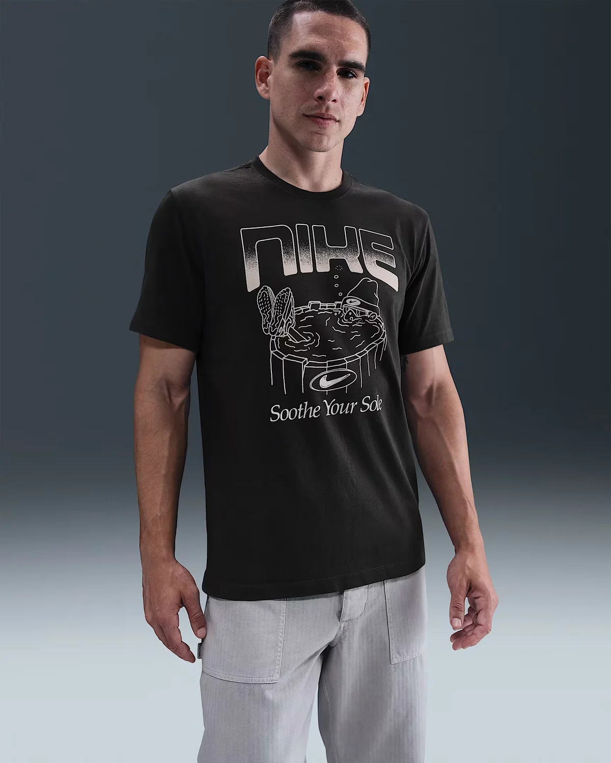 Футболка чоловіча Nike Graphics HQ9264-045