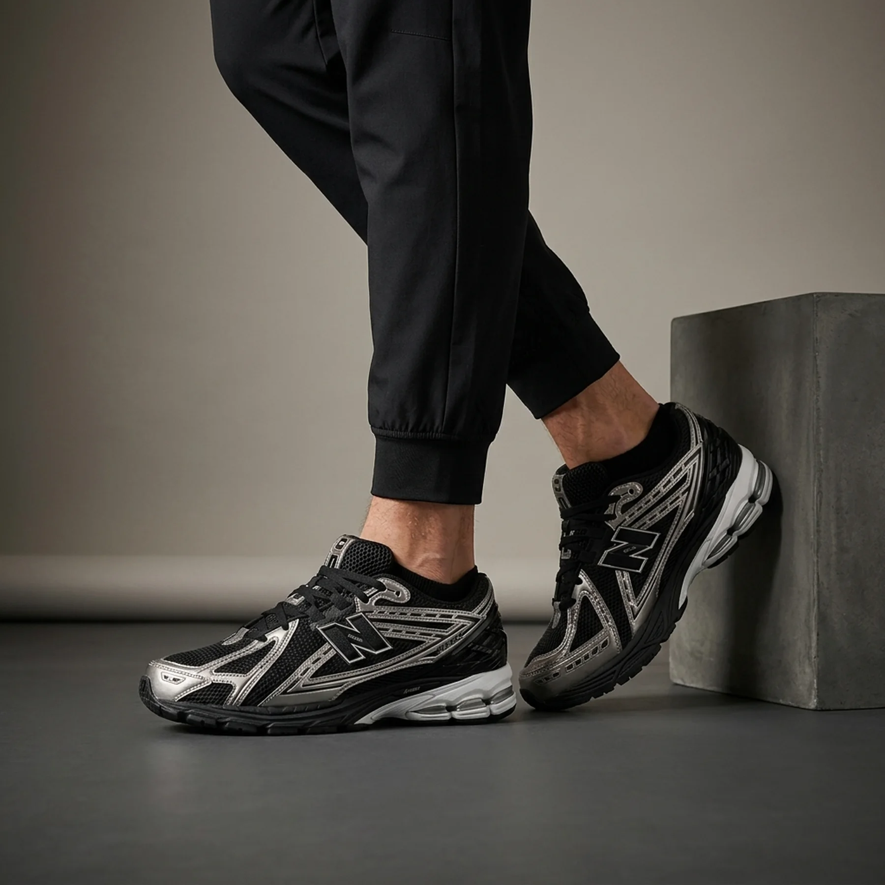 Кросівки чоловічі New Balance 1906R Black/Metallic (U1906RCF)