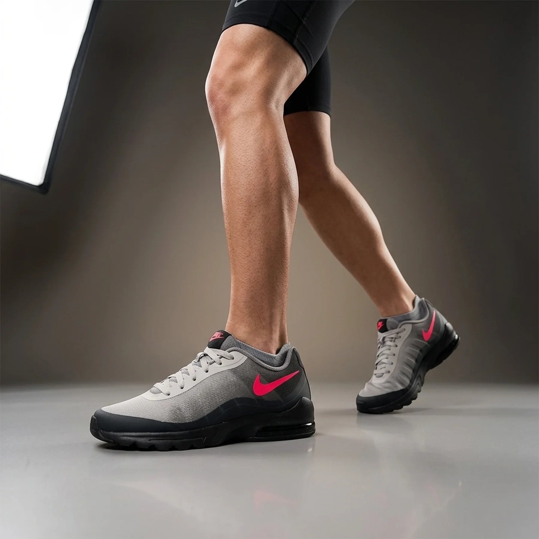 Кросівки Nike AIR MAX INVIGOR