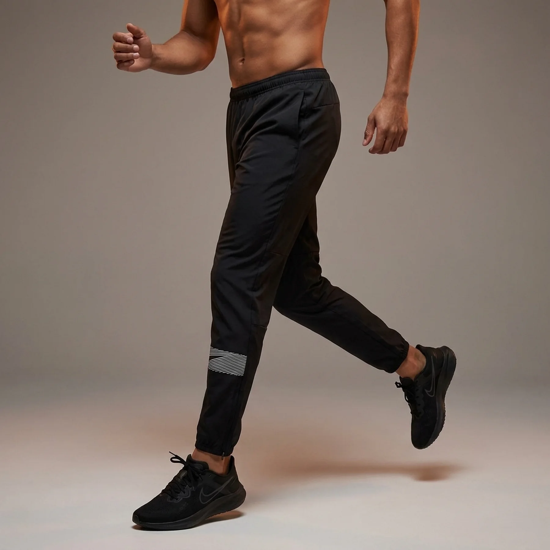 Брюки чоловічі Nike Dri-Fit Woven Running (FB8560-010)