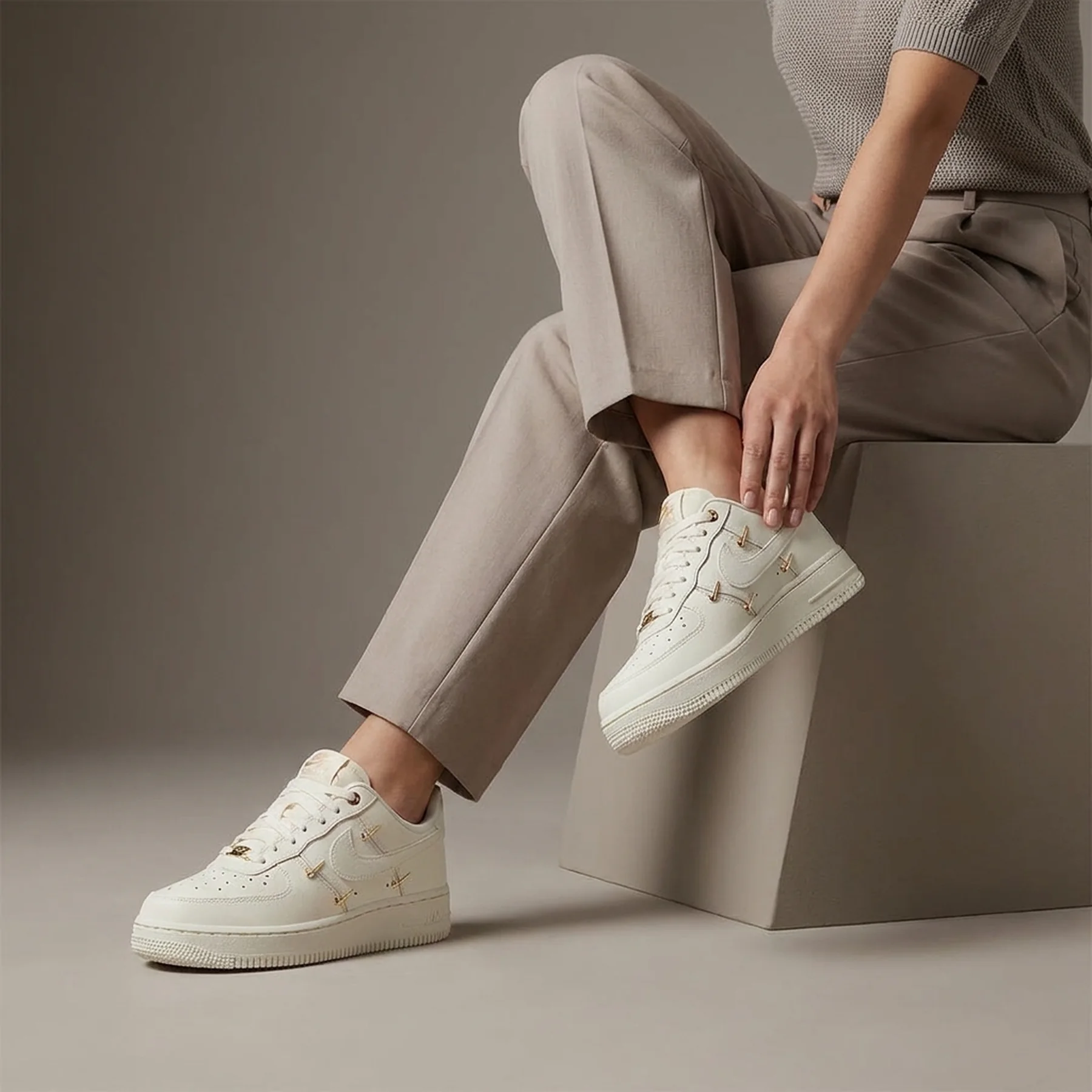 Кросівки Nike Air Force 1 Low LX Gold