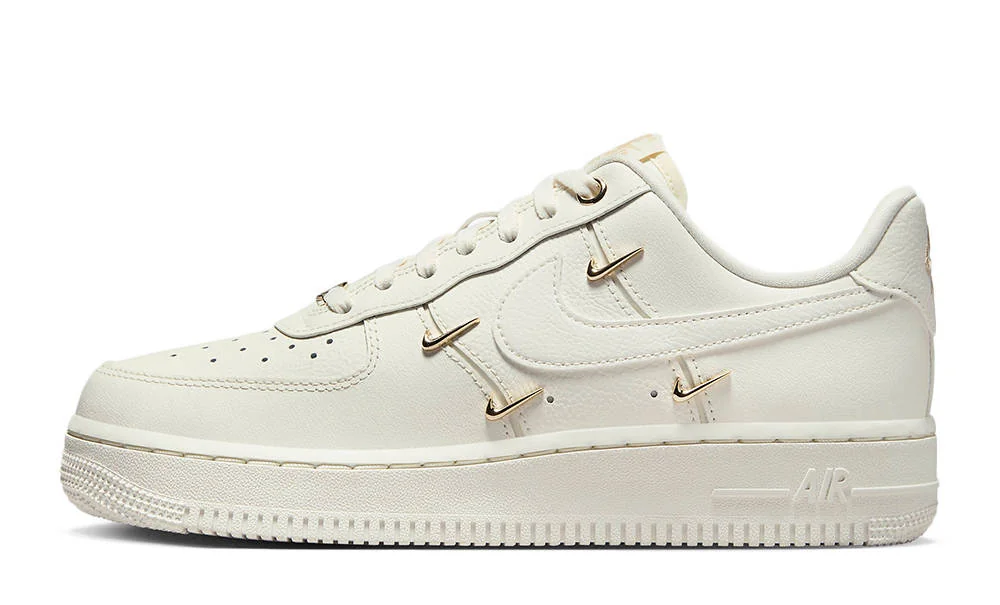 Кросівки Nike Air Force 1 Low LX Gold