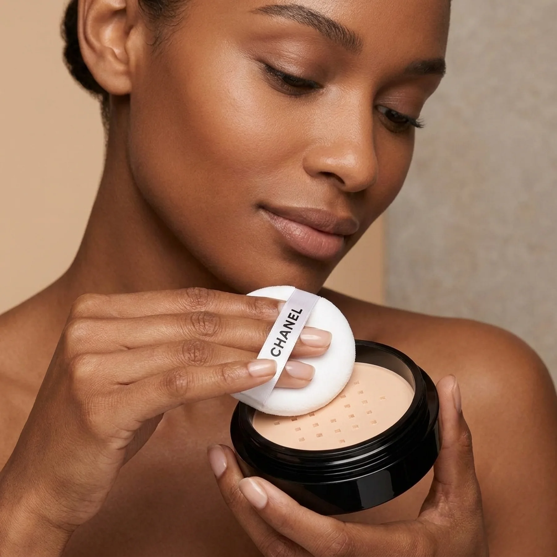 Пудра CHANEL Poudre Universelle Libre Natural Finish Loose Powder On-The-Go Format 6 г 40 MEDIUM PLUS