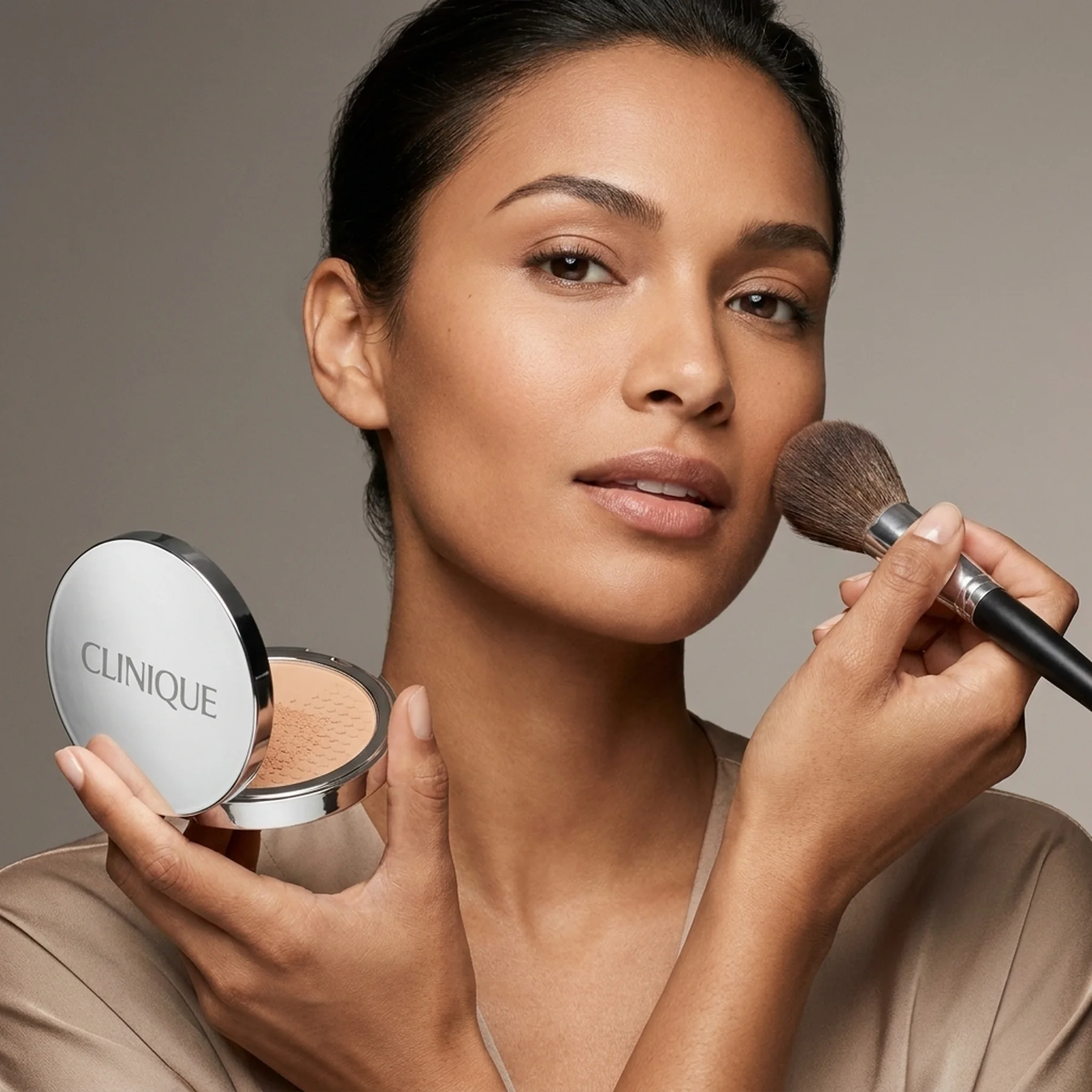 Пудра компактная двойного действия Clinique Superpowder Double Face Makeup 10 г 07 Matte Neutral